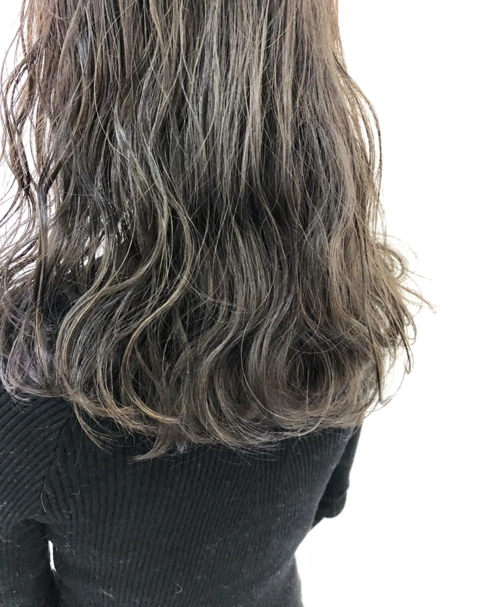 セミロング カラー ハイライトカラー ハイライト ニシオカ タクヤのヘアスタイル