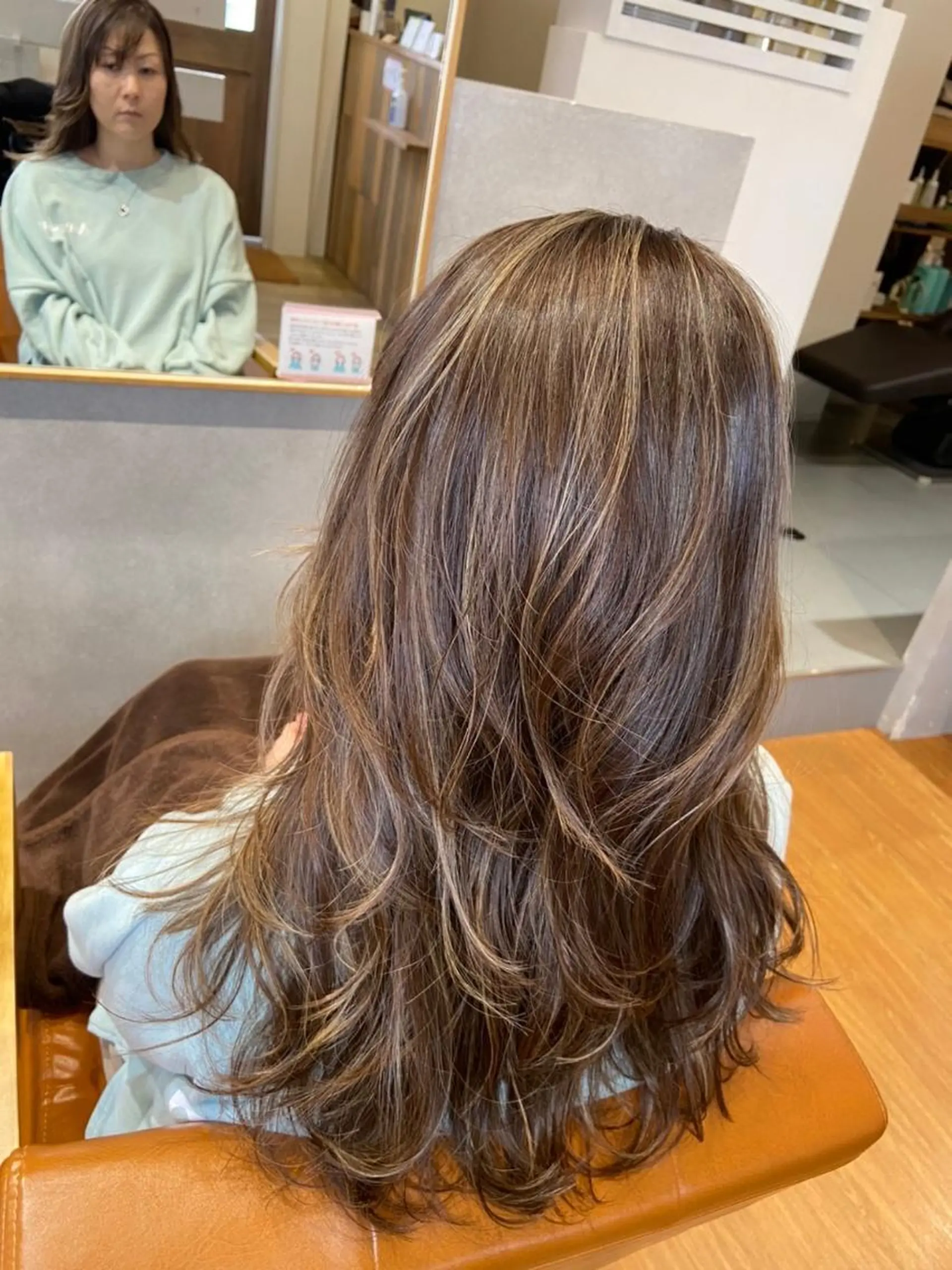 ロング chill out 塚口本町店のヘアスタイル