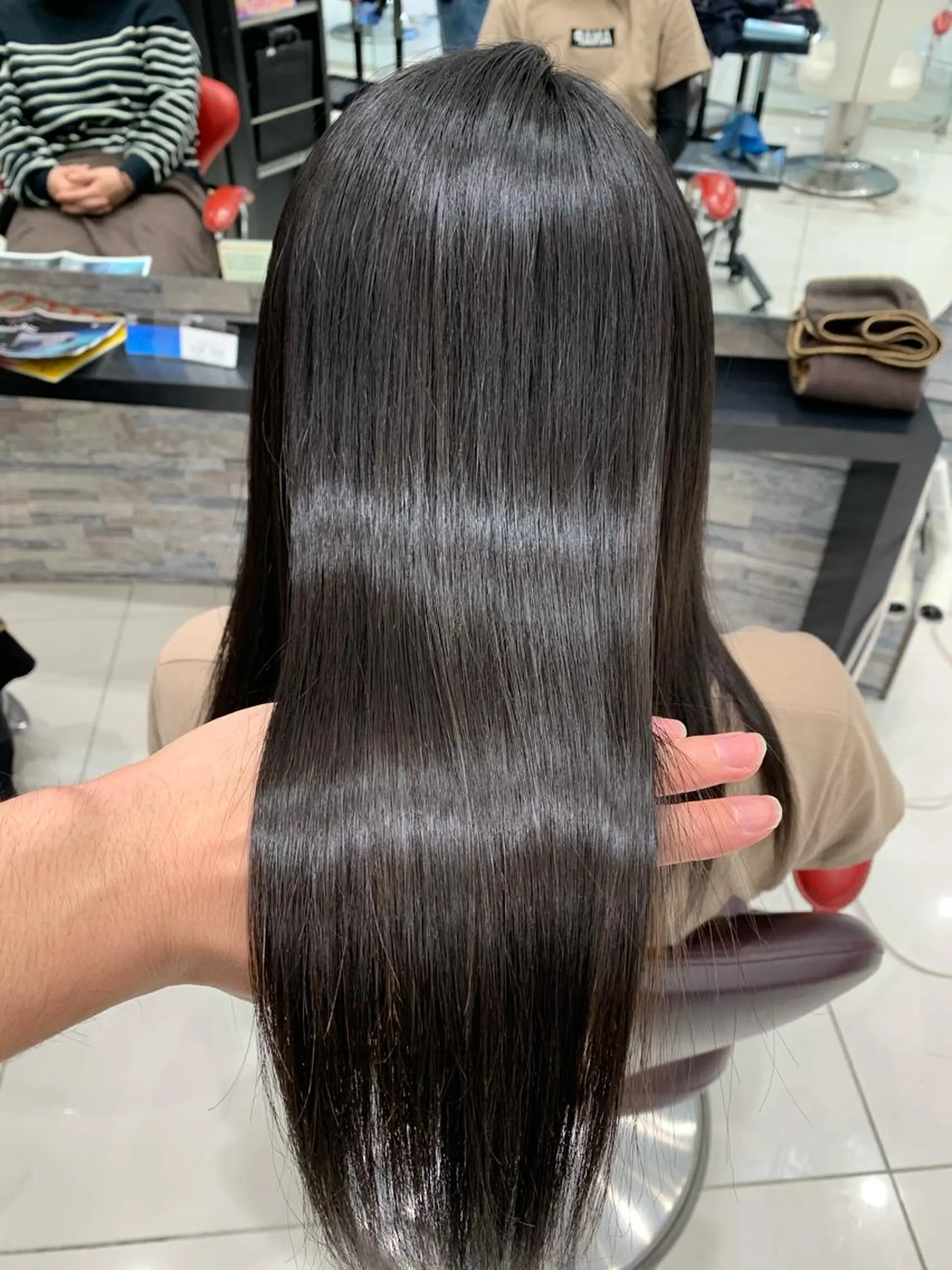 ロング ブリーチ/ハイトーン SERINAのヘアスタイル