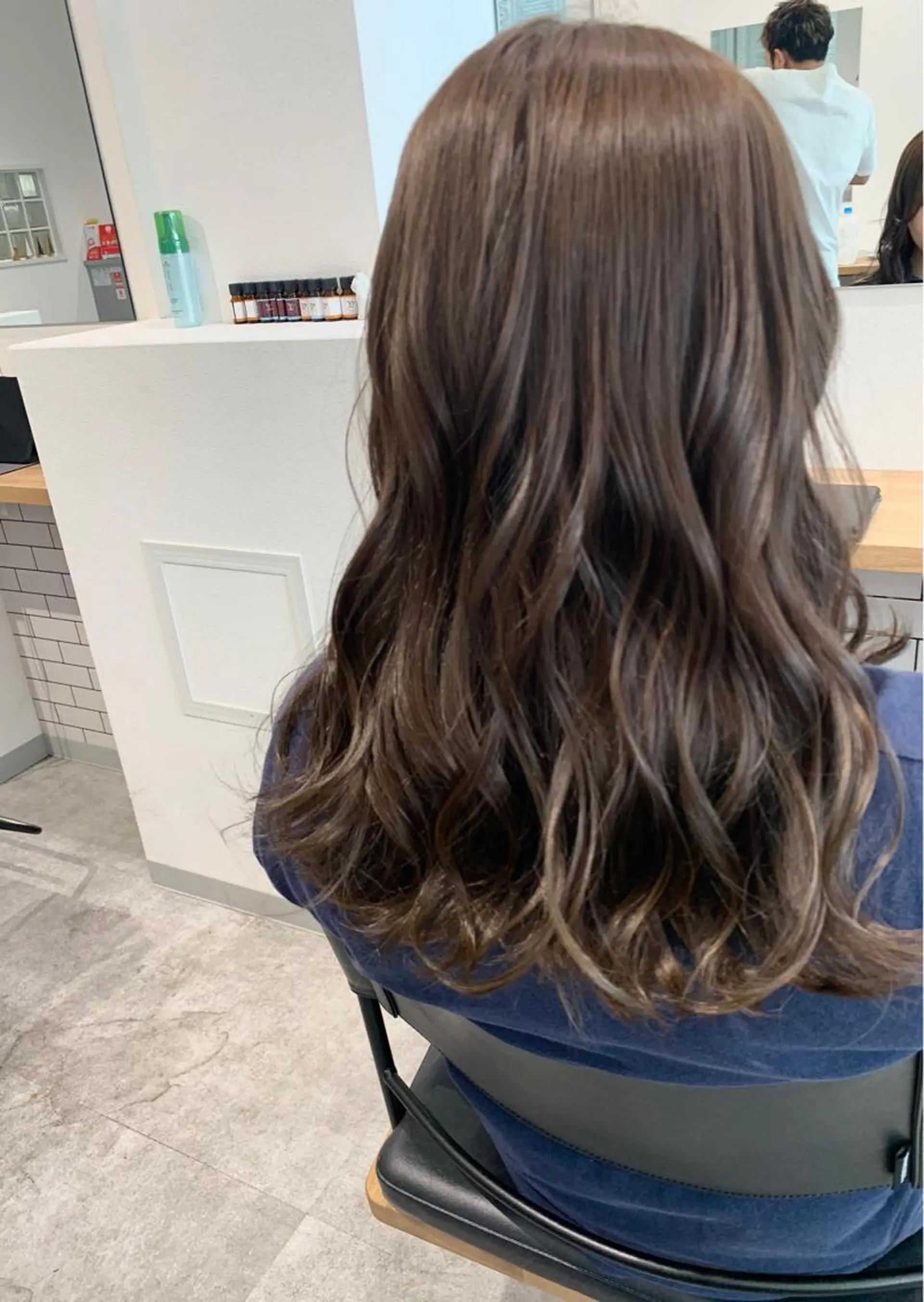 セミロング ヨシミ カズヤのヘアスタイル