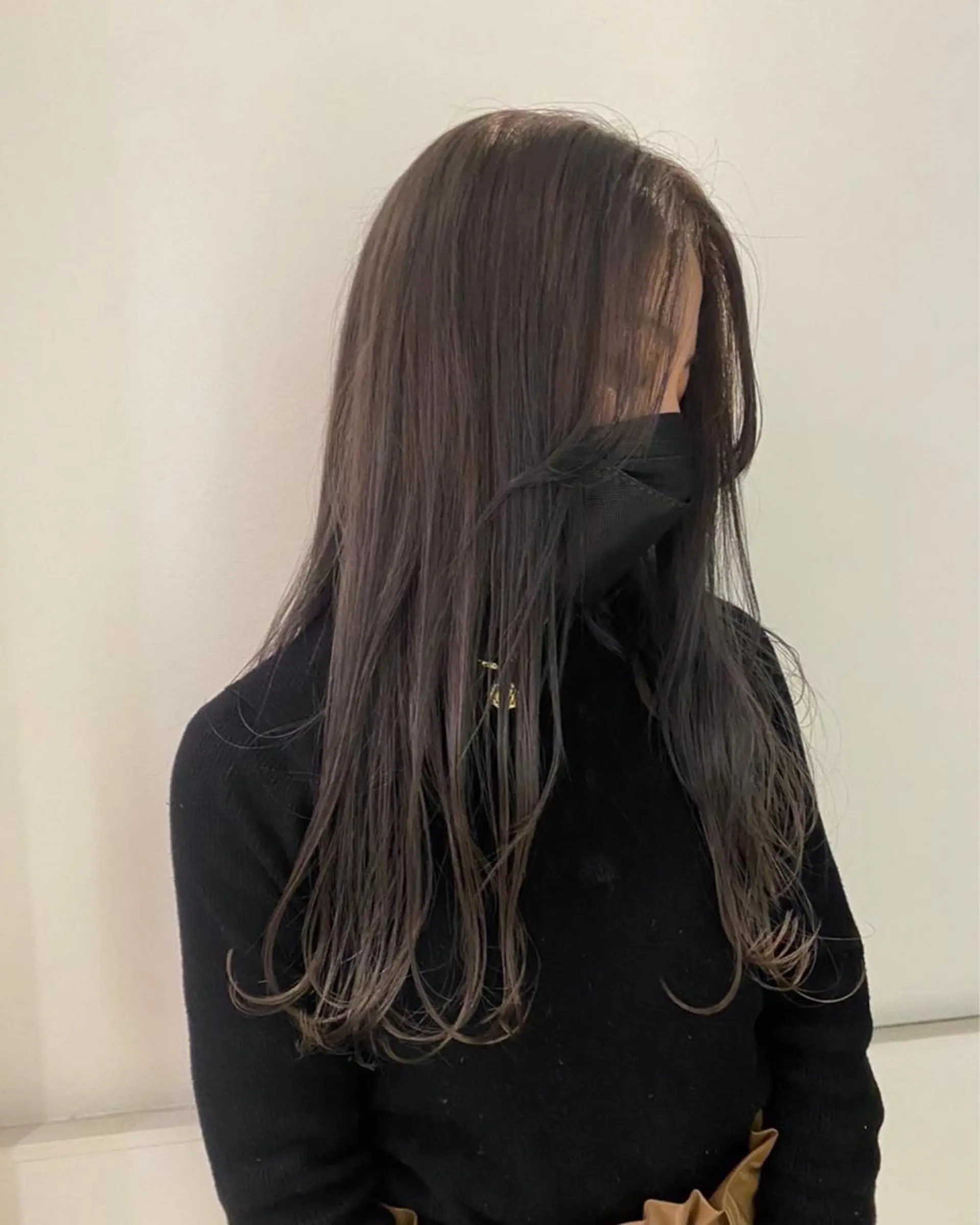 ロング saya🌿レイヤー カット/透明感カラーのヘアスタイル