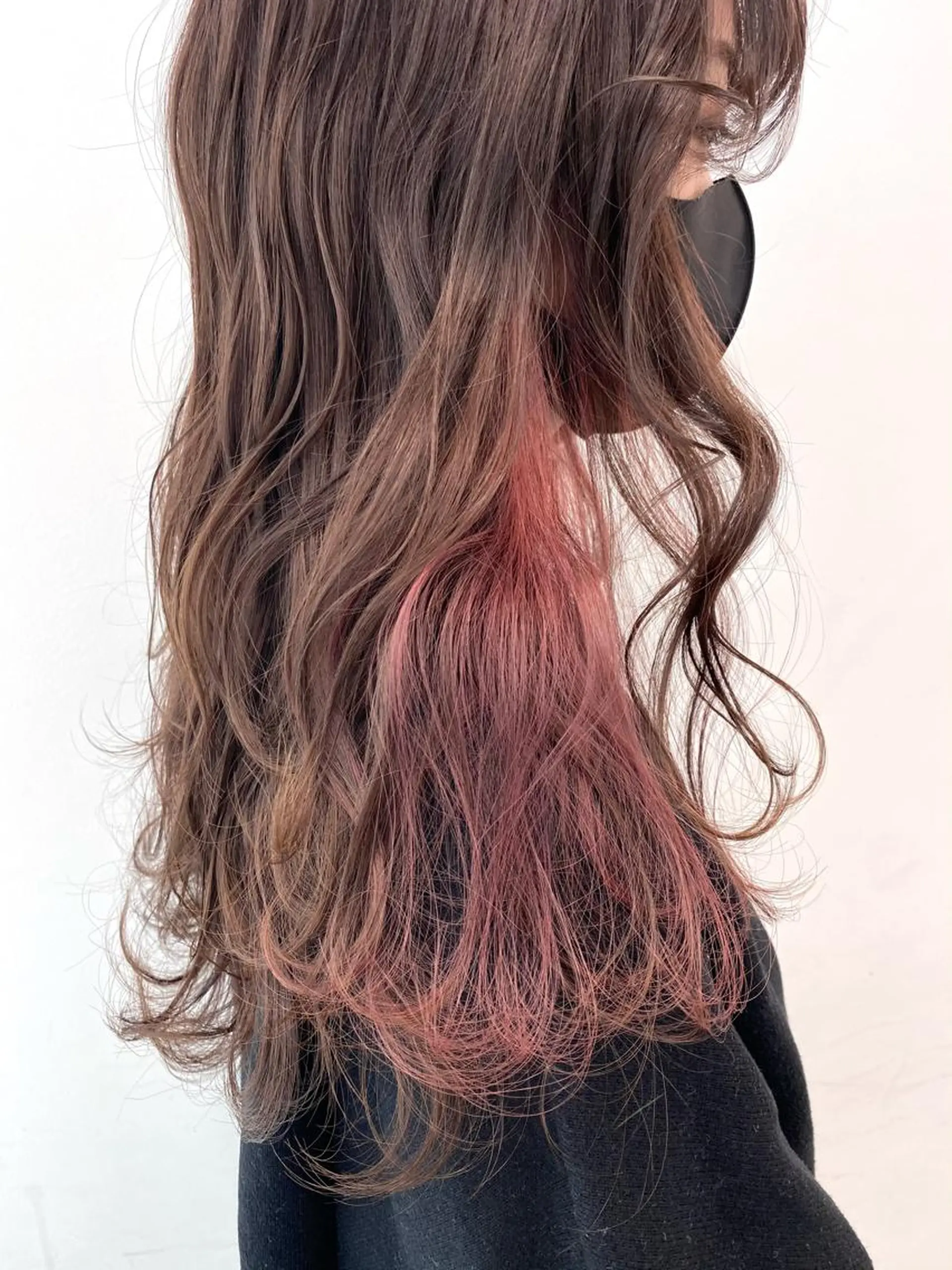 セミロング カラー ベージュカラー イヤリングカラー インナーカラー ラベンダーカラー オレンジ momo所属・メンズヘアメイク 🩵Mayuki🩵のヘアスタイル