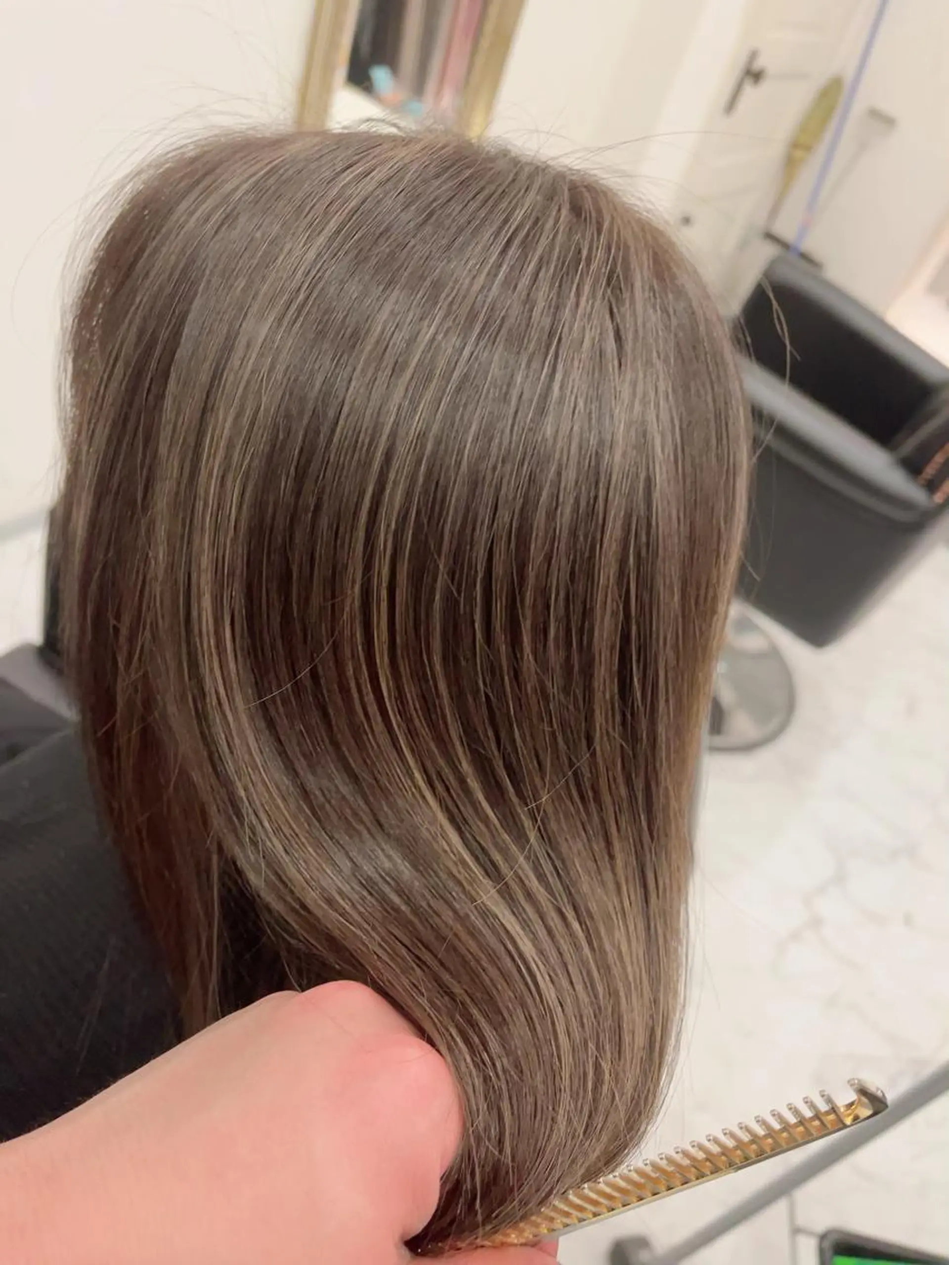 ロング カット ヘアカラー トリートメント ケアブリーチ&シール エクステの店和田翔莉のヘアスタイル