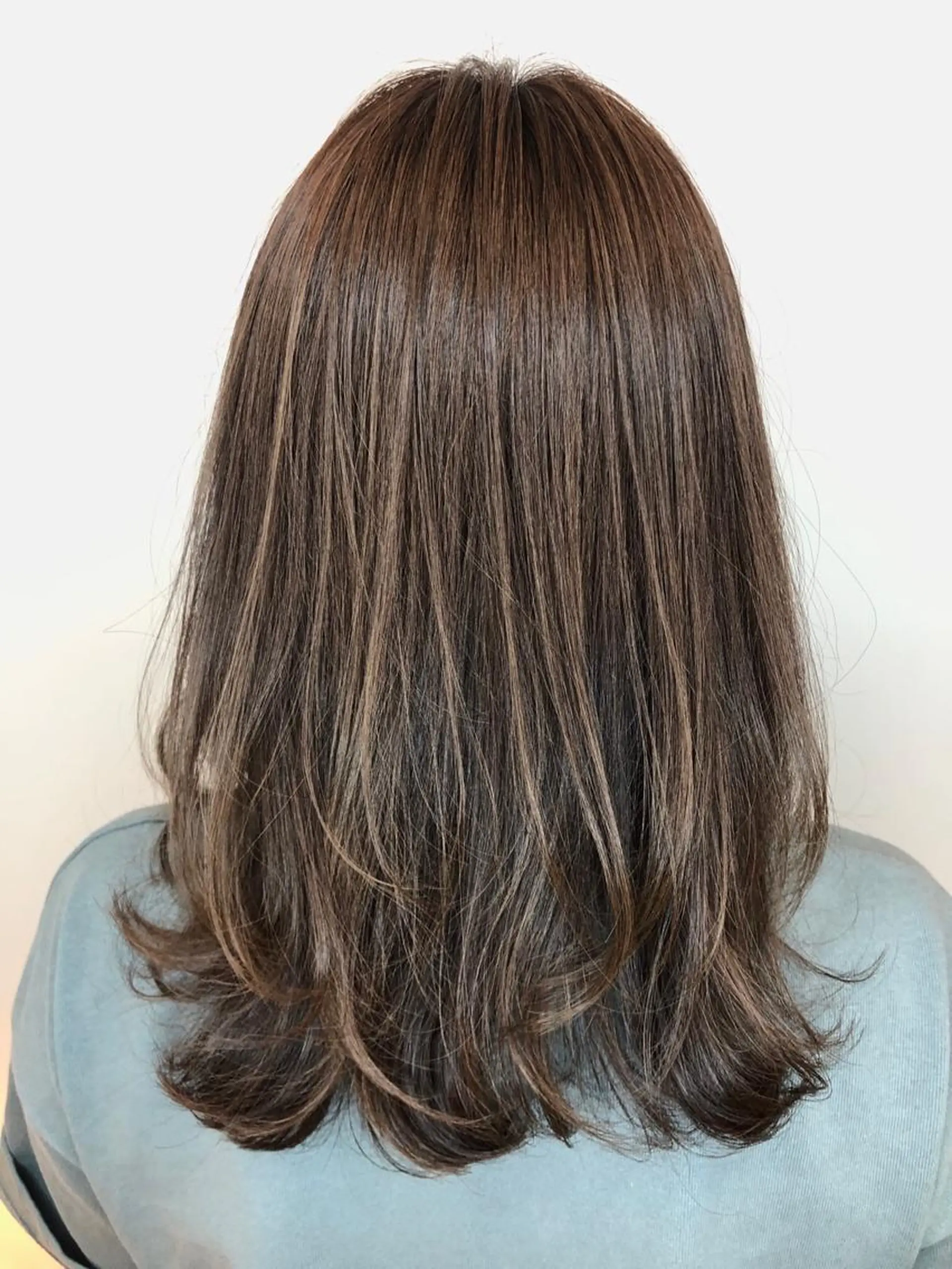 セミロング カラー ハイライトカラー ハイライト CoCooN minamiのヘアスタイル