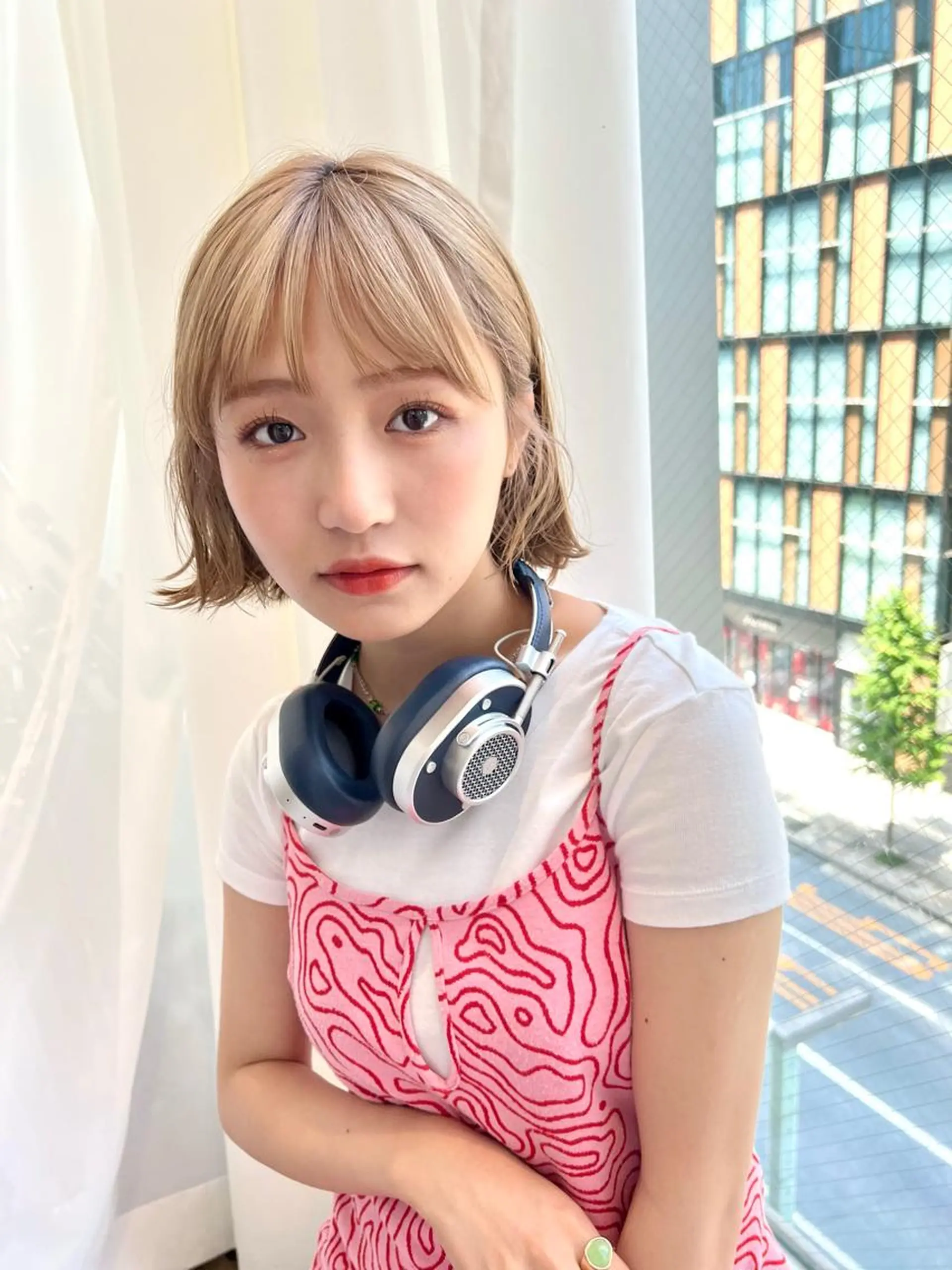 ショート カラー 切りっぱなしボブ 前下がりボブ ブリーチ グレージュ イルミナカラー カット ヘアカラー トリートメント レイヤー専門家 ダブルカラー修のヘアスタイル