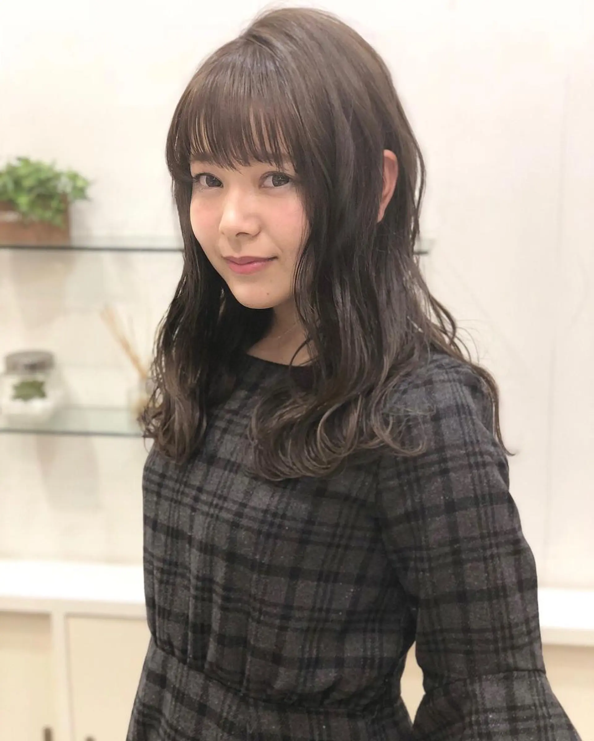 ミディアム カラー アッシュ 透明感カラー グレージュ レイヤーカット ディレクター ノナカのヘアスタイル