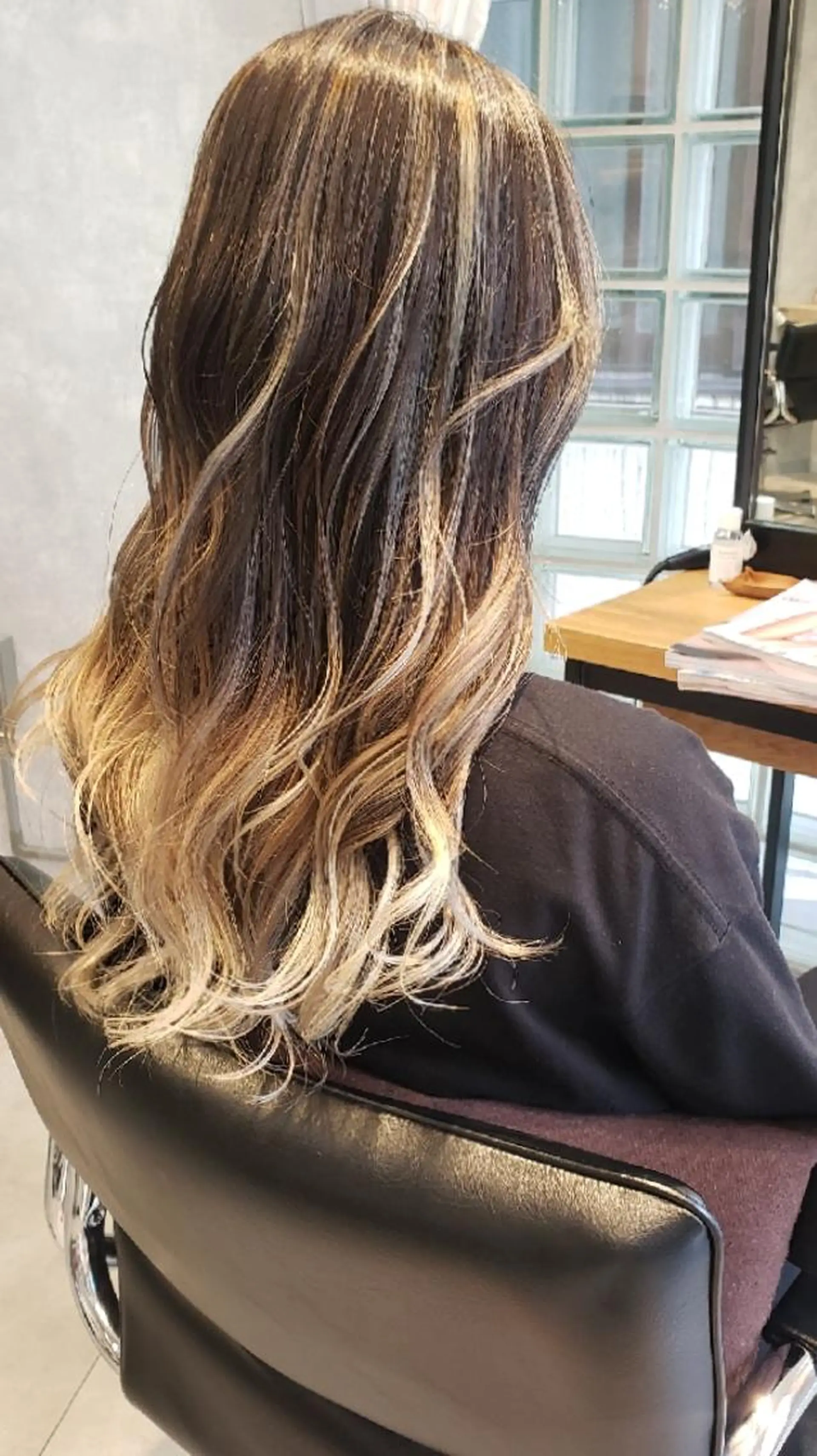 ロング カラー バレイヤージュ レイヤーカット arrow🖤 もえみのヘアスタイル