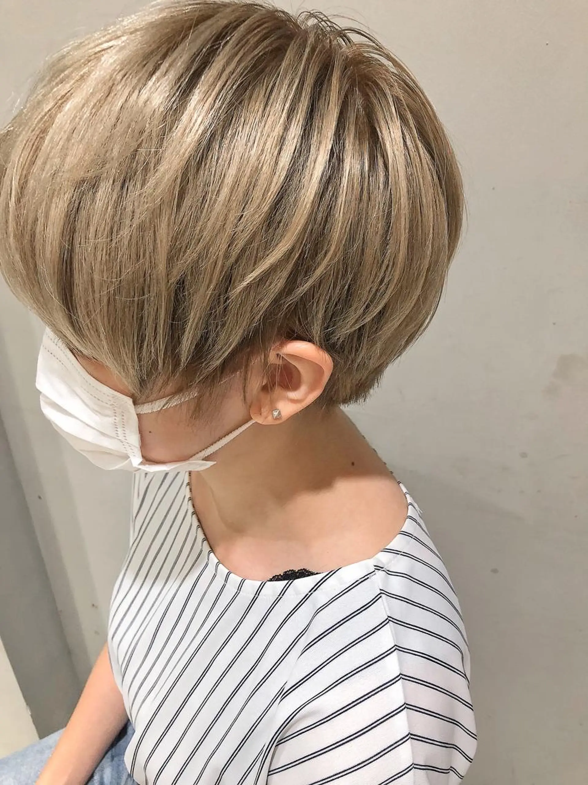 ショート カラー 圧倒的透明感カラー nana🦕のヘアスタイル