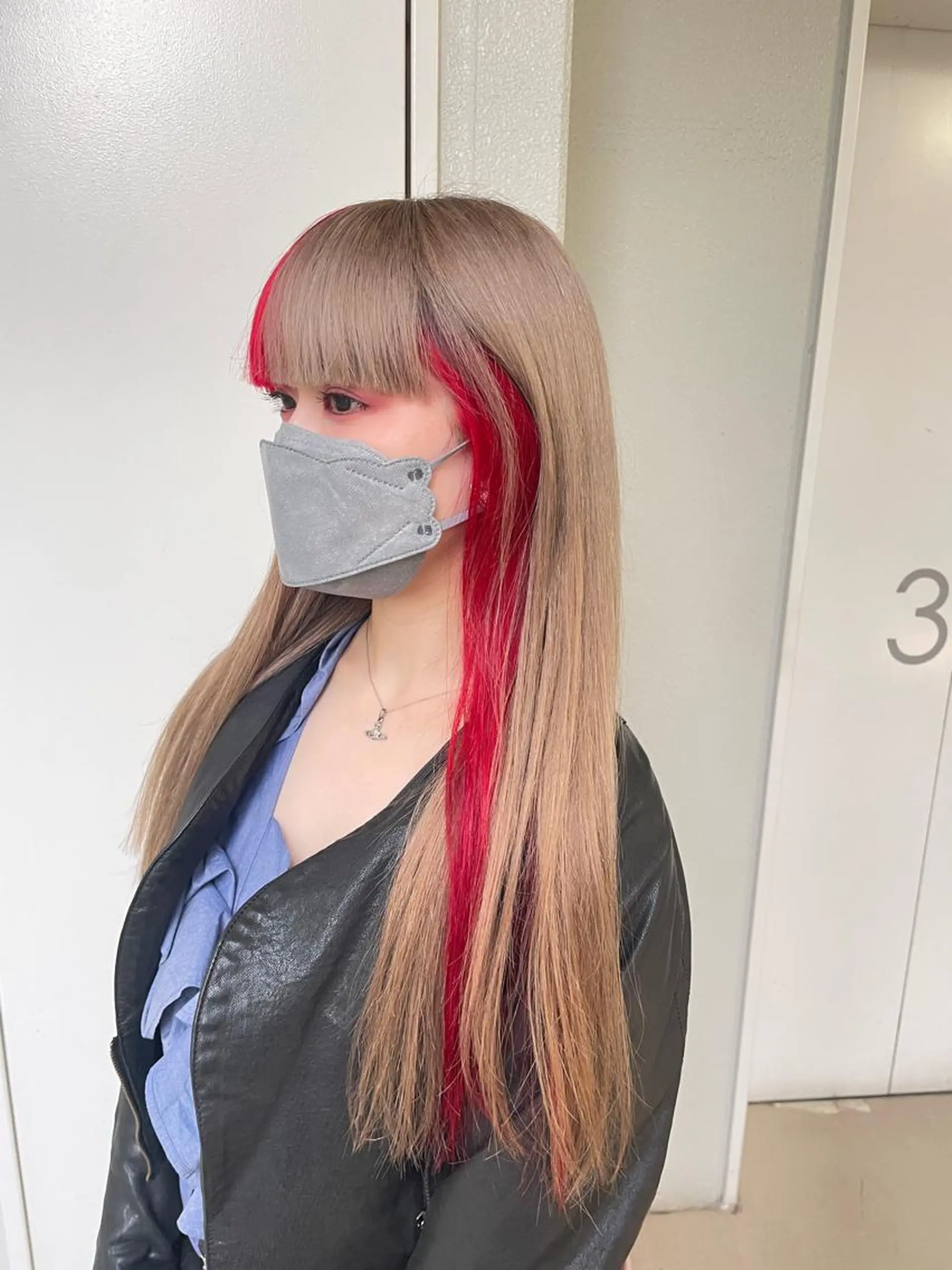 ロング カラー ヘアアレンジ ベージュカラー ミルクティーベージュ レッドカラー ヘアカラー トリートメント ヘッドスパ ヘアセット 艶髪✨寒色カラー✨ 翁長孝輔のヘアスタイル