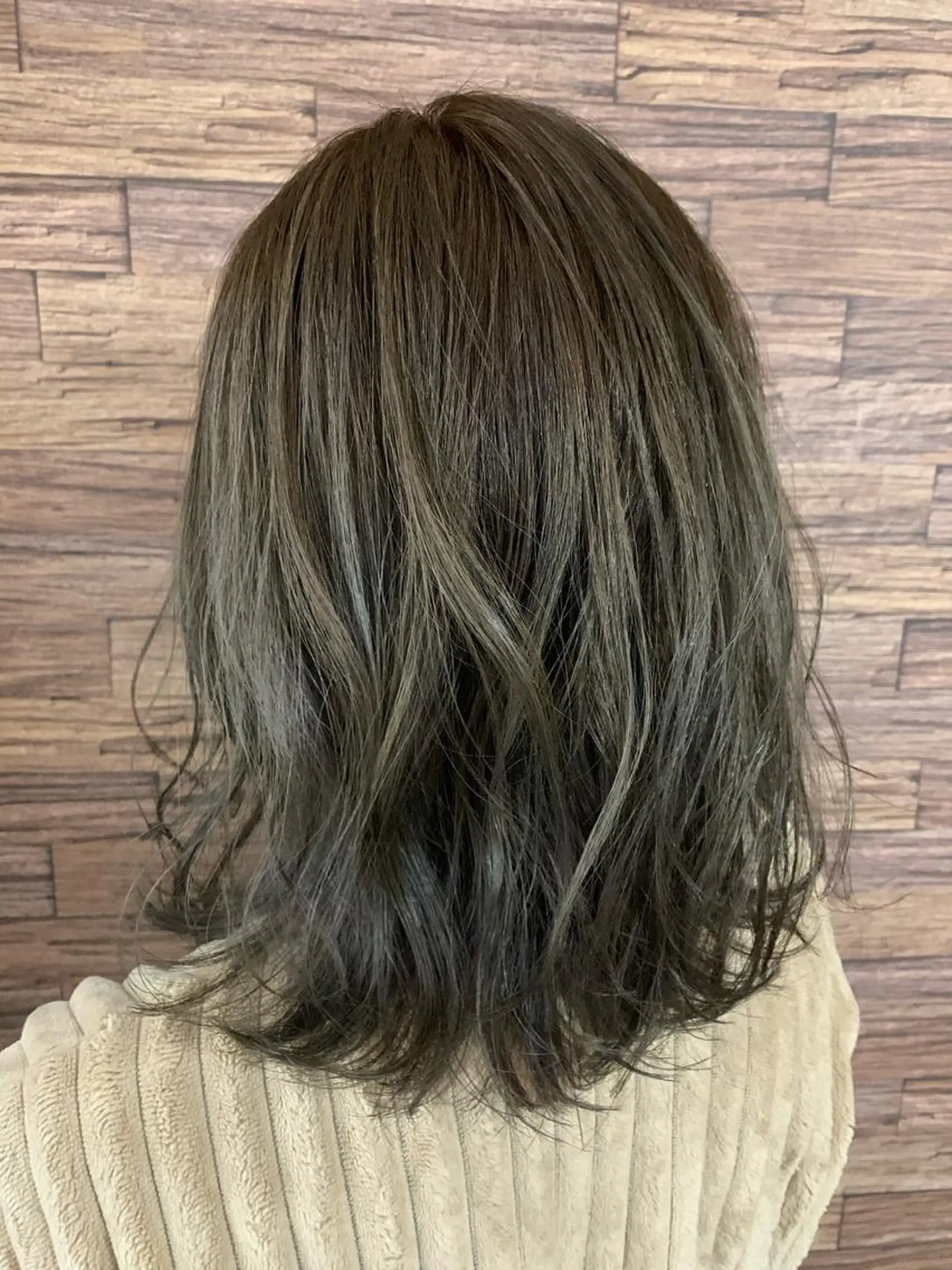 ミディアム ヘアカラー トリートメント 有坂 里恵のヘアスタイル