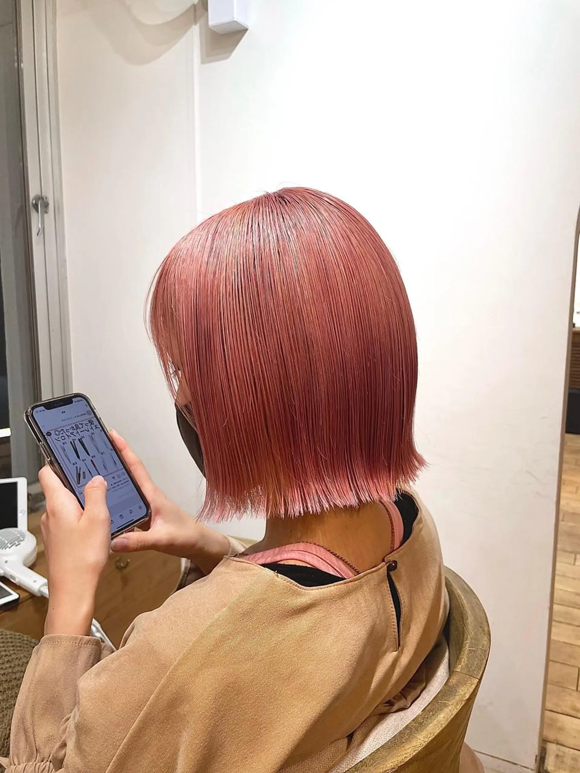 ミディアム カラー ネイル マツエク・マツパ アイブロウ ヘアカラー トリートメント ⭐ハイトーンブリーチ ミルクティーピンクのヘアスタイル