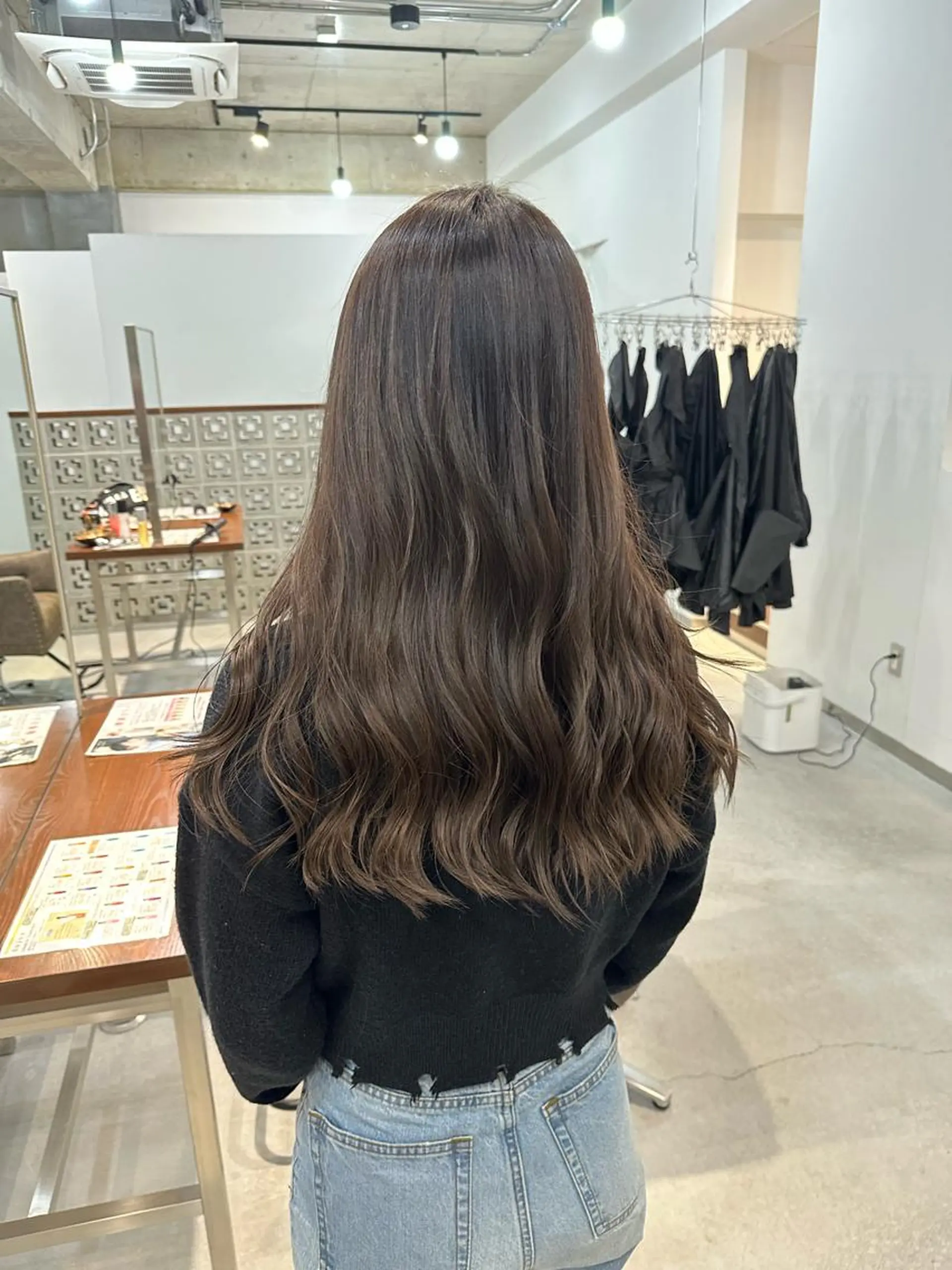 ロング カラー グレージュ ハイライトカラー ハイライト カイリ /レイヤーカットのヘアスタイル