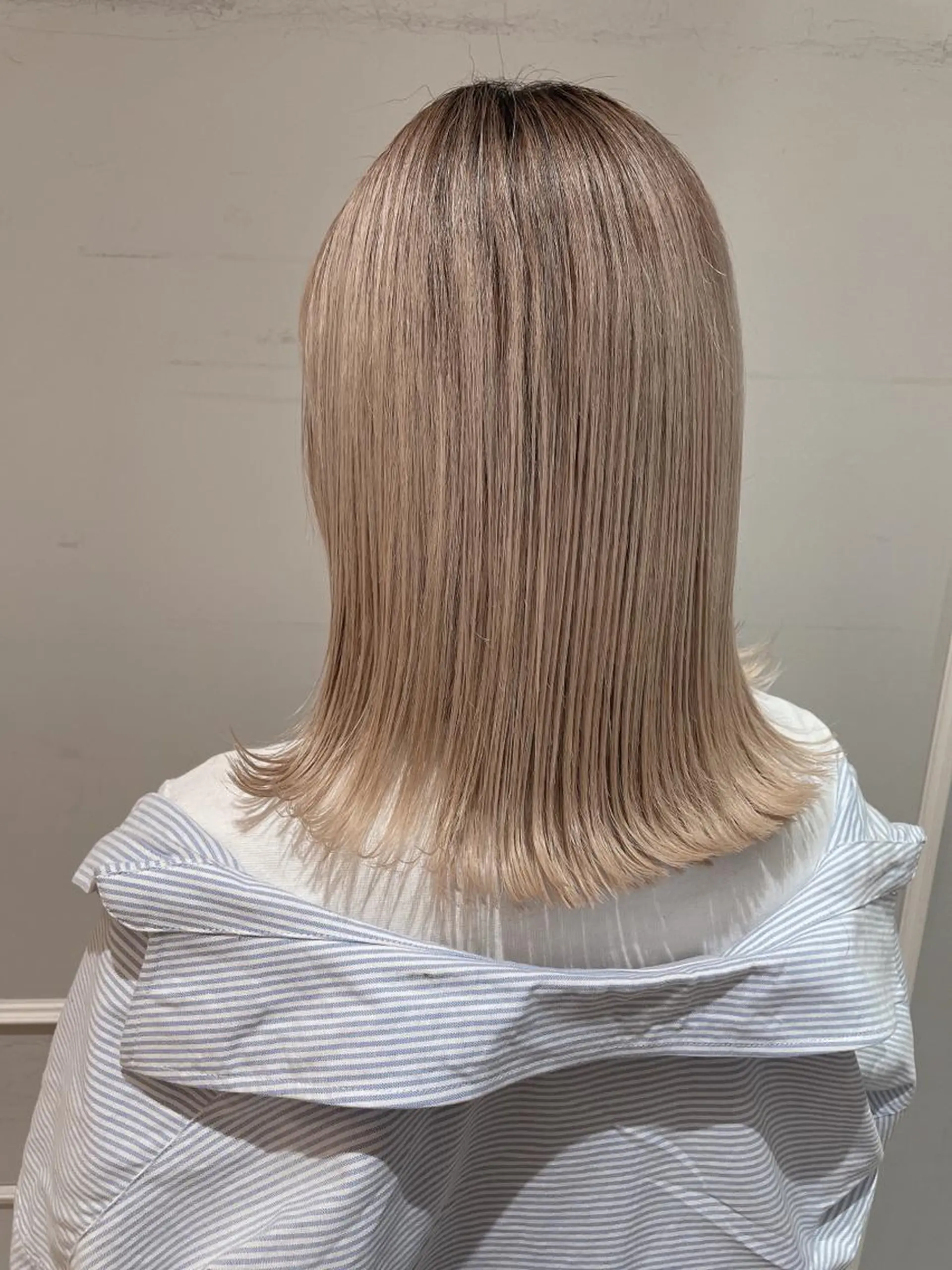 ミディアム カラー 切りっぱなしボブ ハイトーンカラー ボブ カット ヘアカラー トリートメント 🦖鶴岡香純🦖 産休中のヘアスタイル