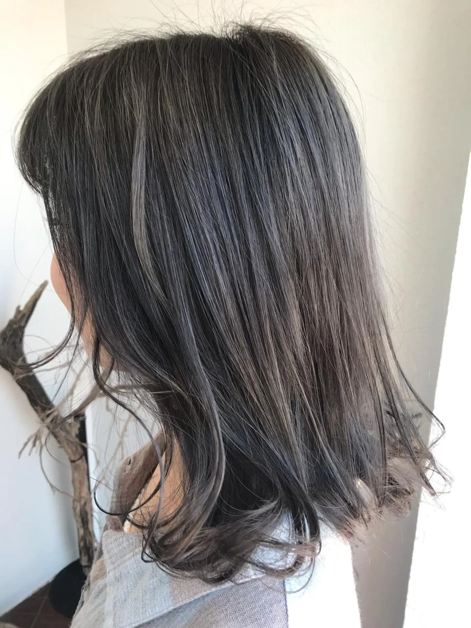 ミディアム アイスグレージュ 大嶋 宏隆のヘアスタイル