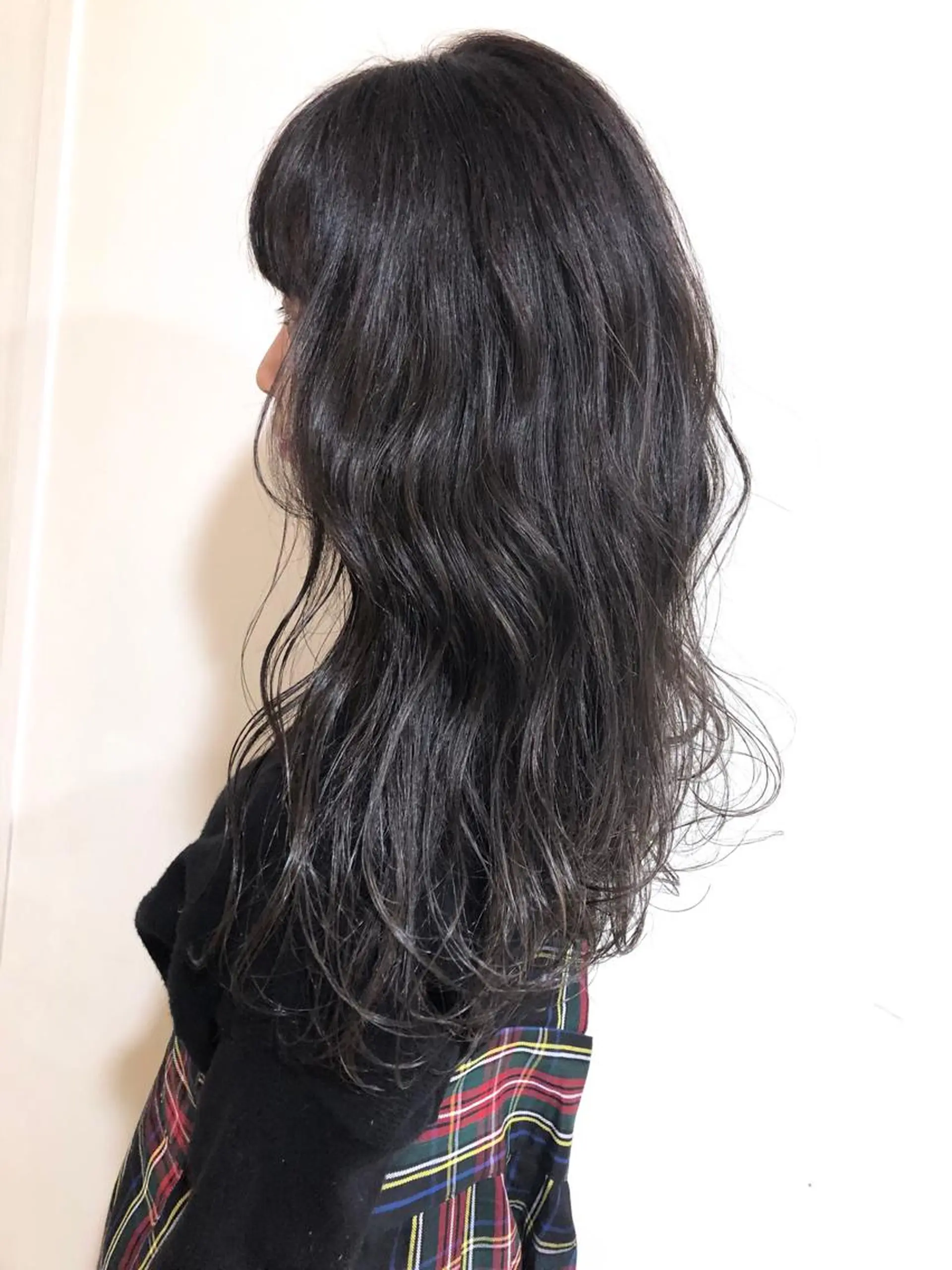 ロング カラー ヘアカラー トリートメント MIOベージュカラー 柔らかいカラーのヘアスタイル