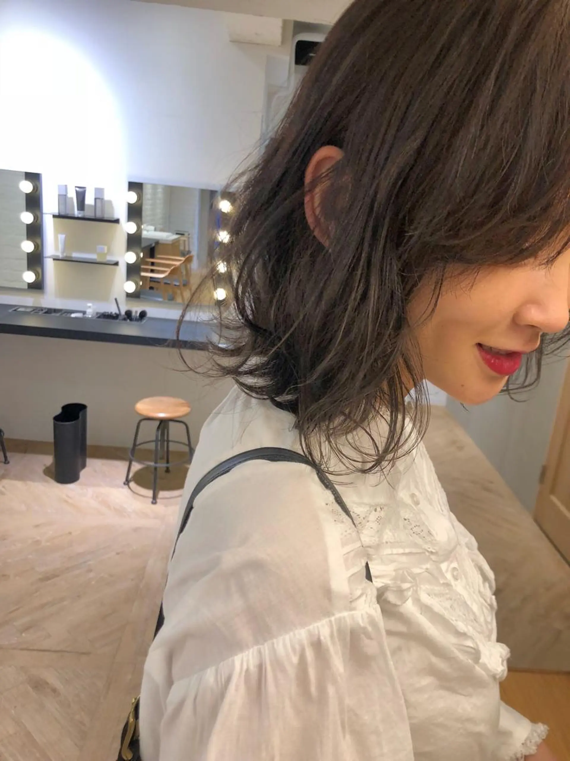 セミロング カラー 透明感🎀LOREN エリコ🌈のヘアスタイル