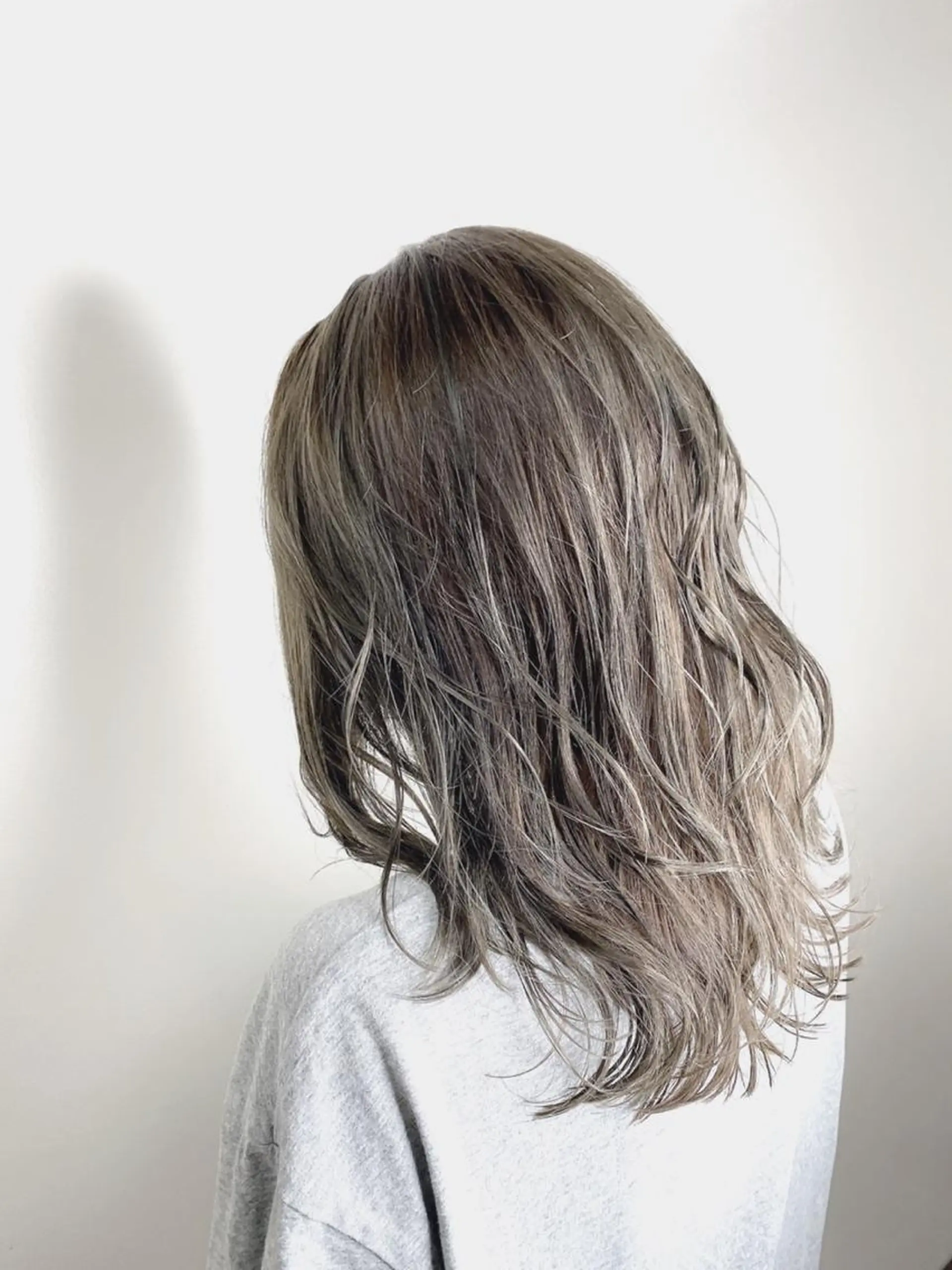 ミディアム カラー グレージュ オリーブグレージュ オリーブグレー カット ヘアカラー AI 高田馬場店のヘアスタイル