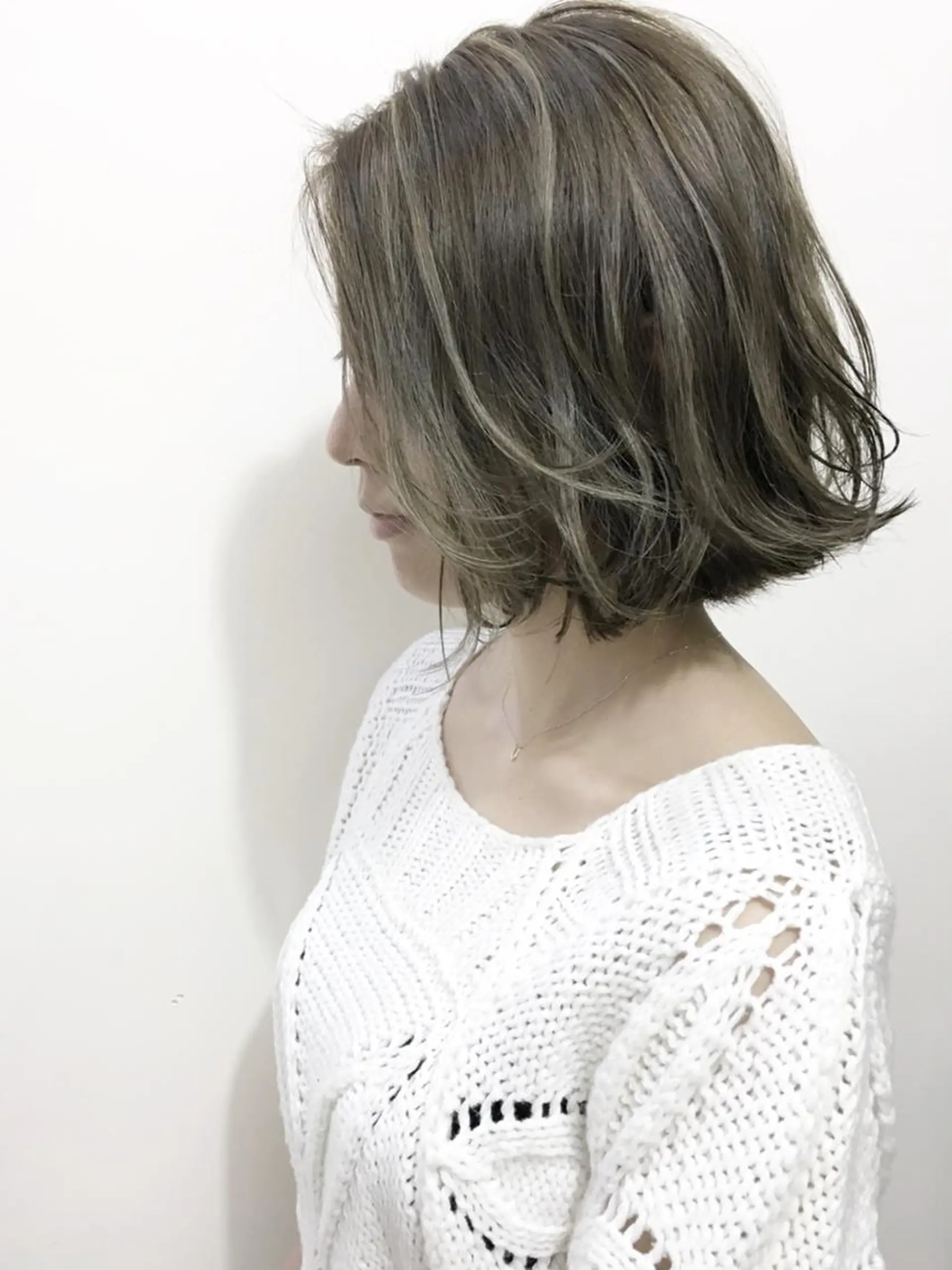 ミディアム ボブ ハイライト カット ヘアカラー トリートメント CREAPY 高嶋　拓也のヘアスタイル