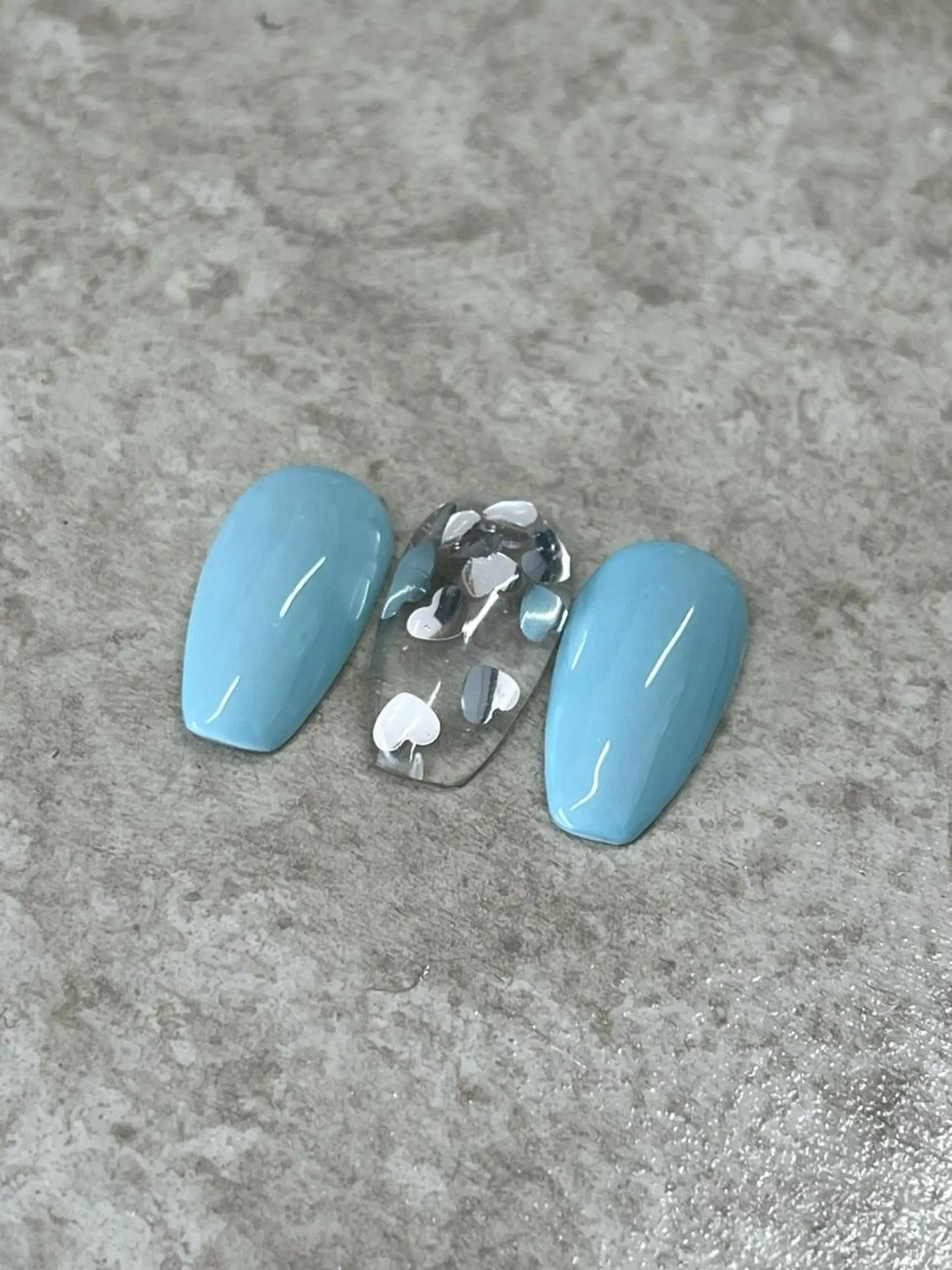 ネイル ホログラムネイル ハンドネイル Bianca🩶 SHIONOのネイルデザイン