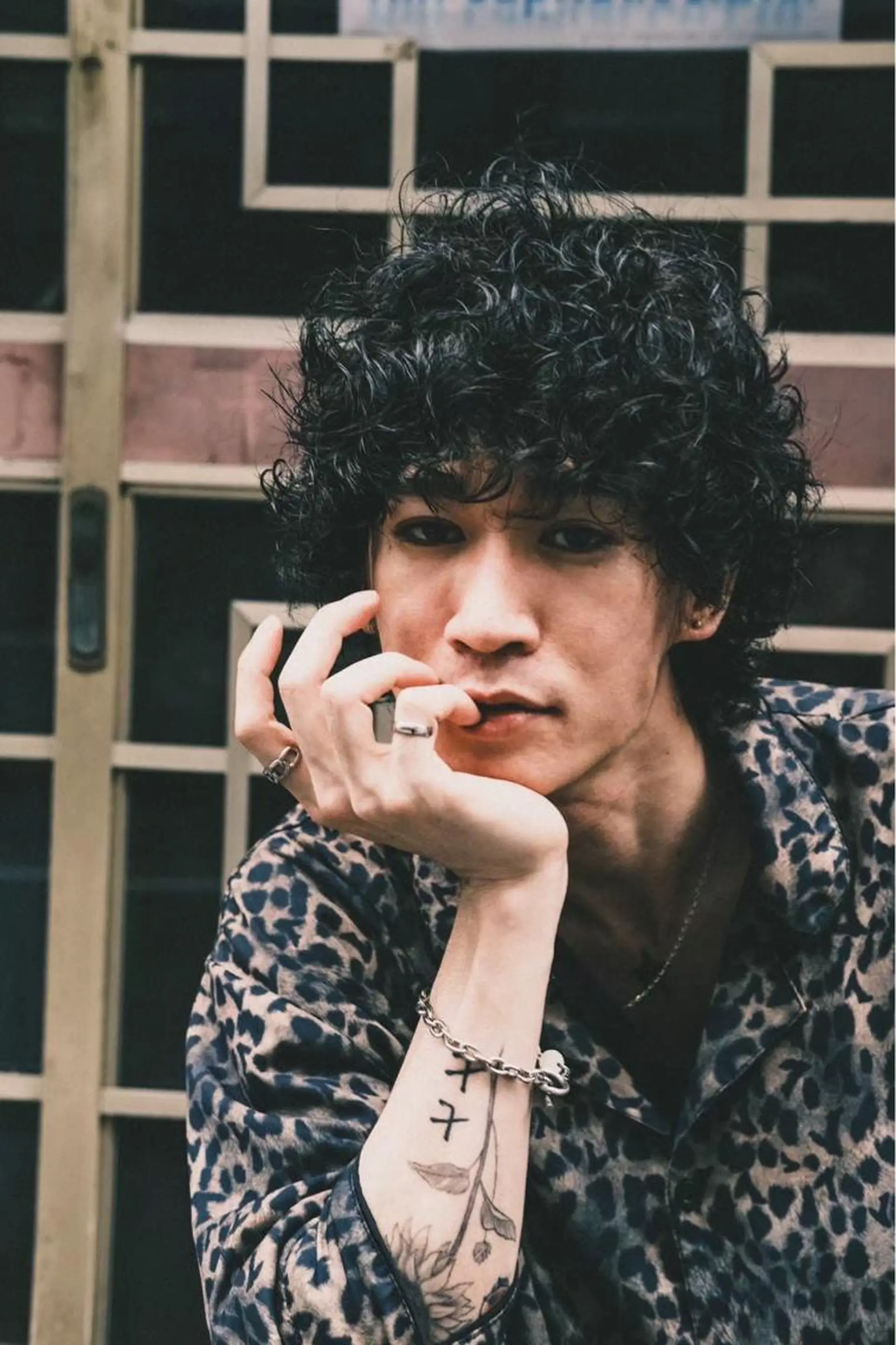 ミディアム パーマ ヘアアレンジ メンズ ミディアムパーマ メンズバレイヤージュ メンズブリーチ メンズハイライト メンズハイトーン カット パーマ トリートメント 似合わせヘア💎 Ÿutóのヘアスタイル