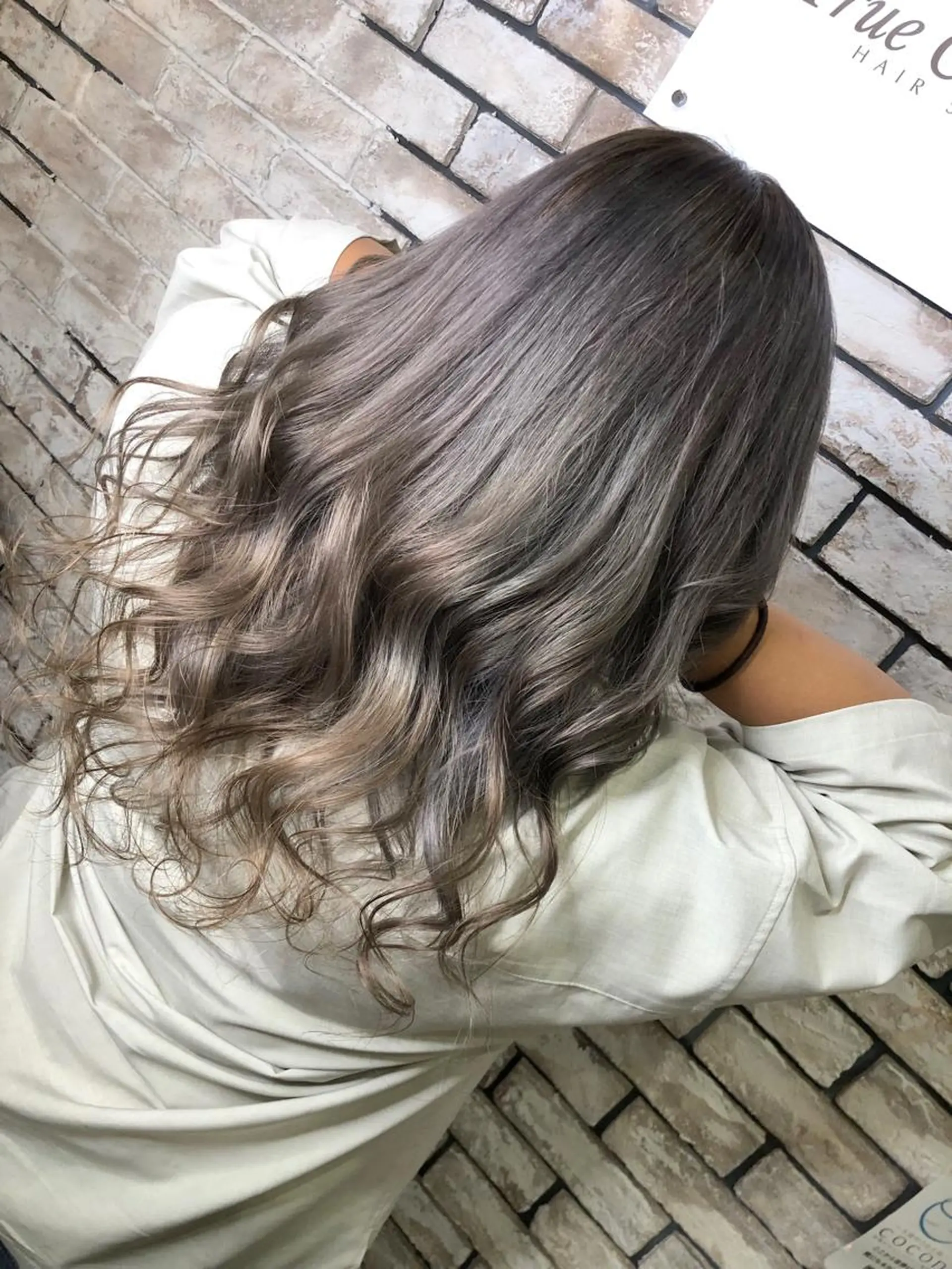 セミロング カラー ヘアカラー ハイトーン/韓国風 🤍Nacchi🐈のマツエク・マツパデザイン