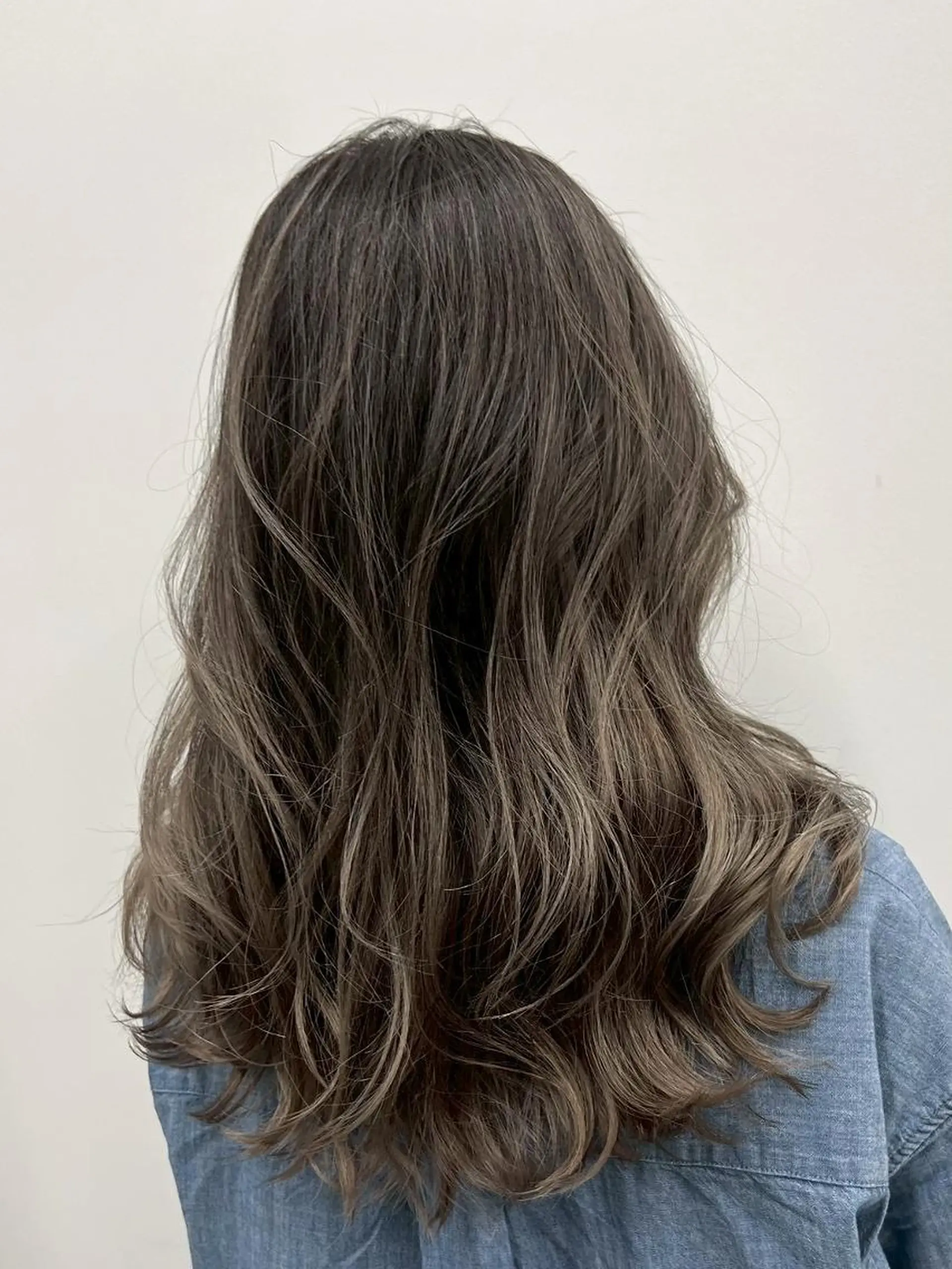 ロング カラー アディクシーカラー アッシュ ブルーカラー ダークアッシュ グレージュ 【公式】amble luxe池袋東口🩷のヘアスタイル