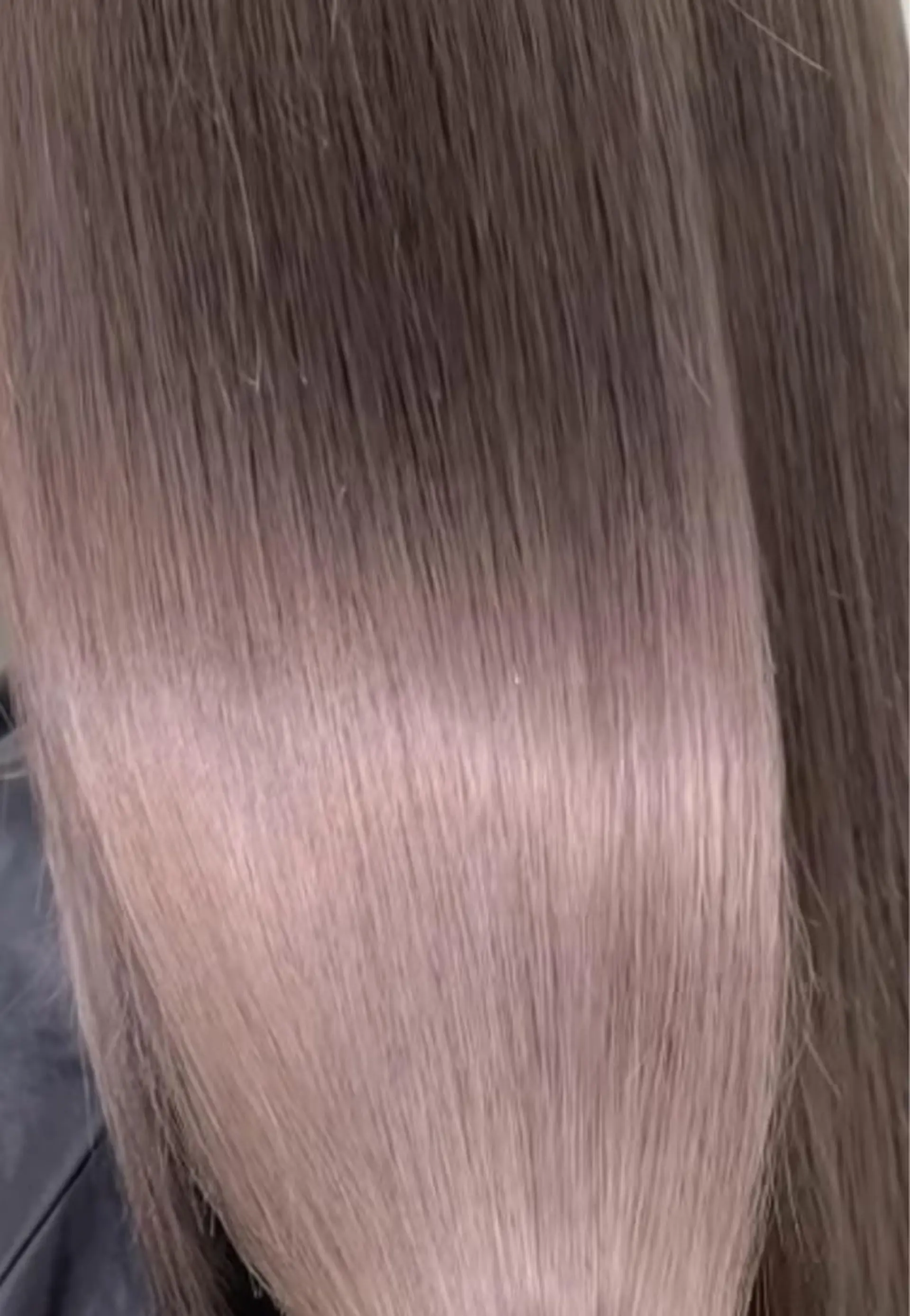 ミディアム 友田 千栄のヘアスタイル