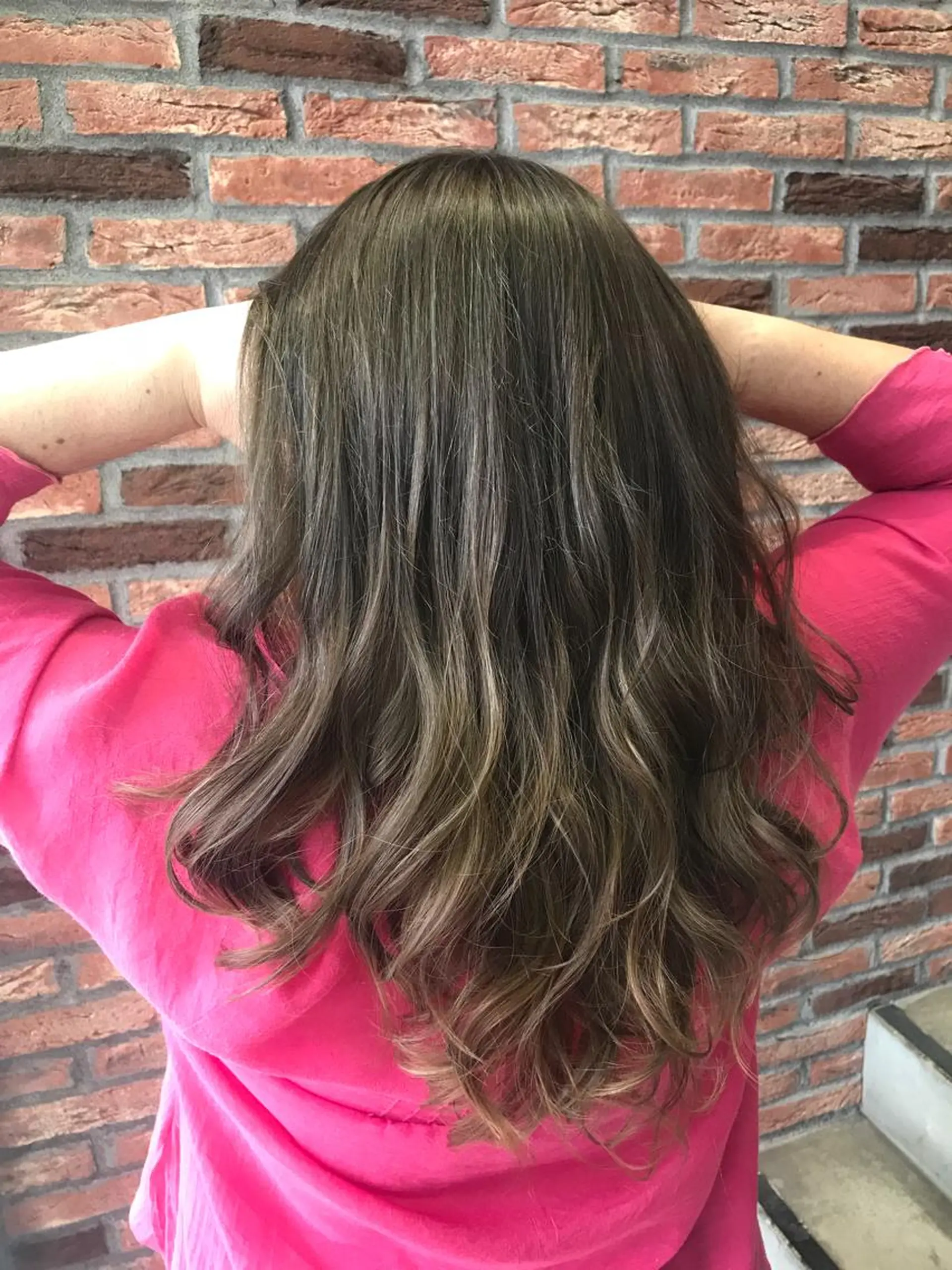 ロング カラー 井上 佳奈のヘアスタイル