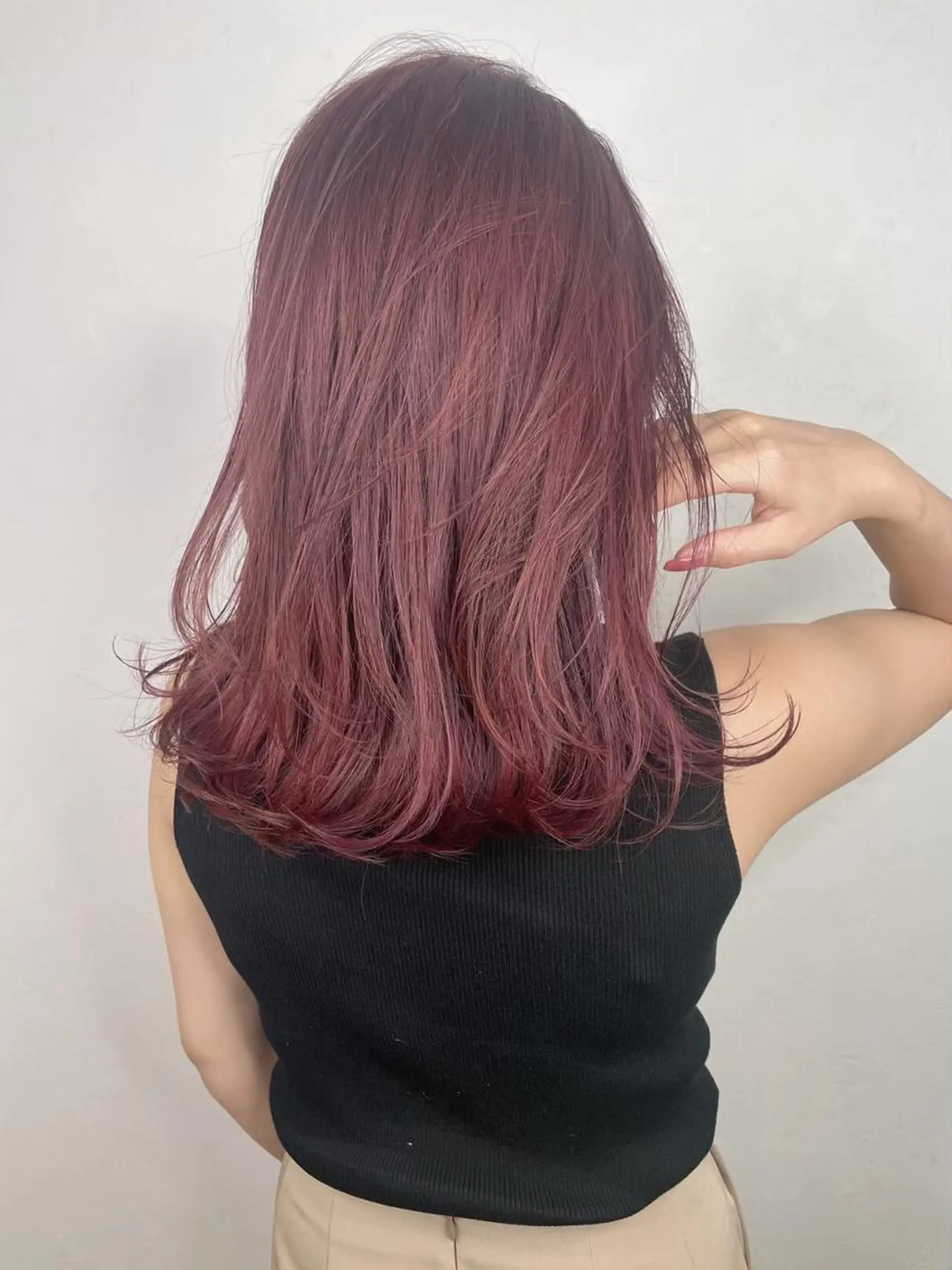 セミロング ボブ 斜めバング 外国人風カラー 伸ばしかけ ハイライト カット ヘアカラー トリートメント _WHITE鳳店 アンダーバーホワイトのヘアスタイル