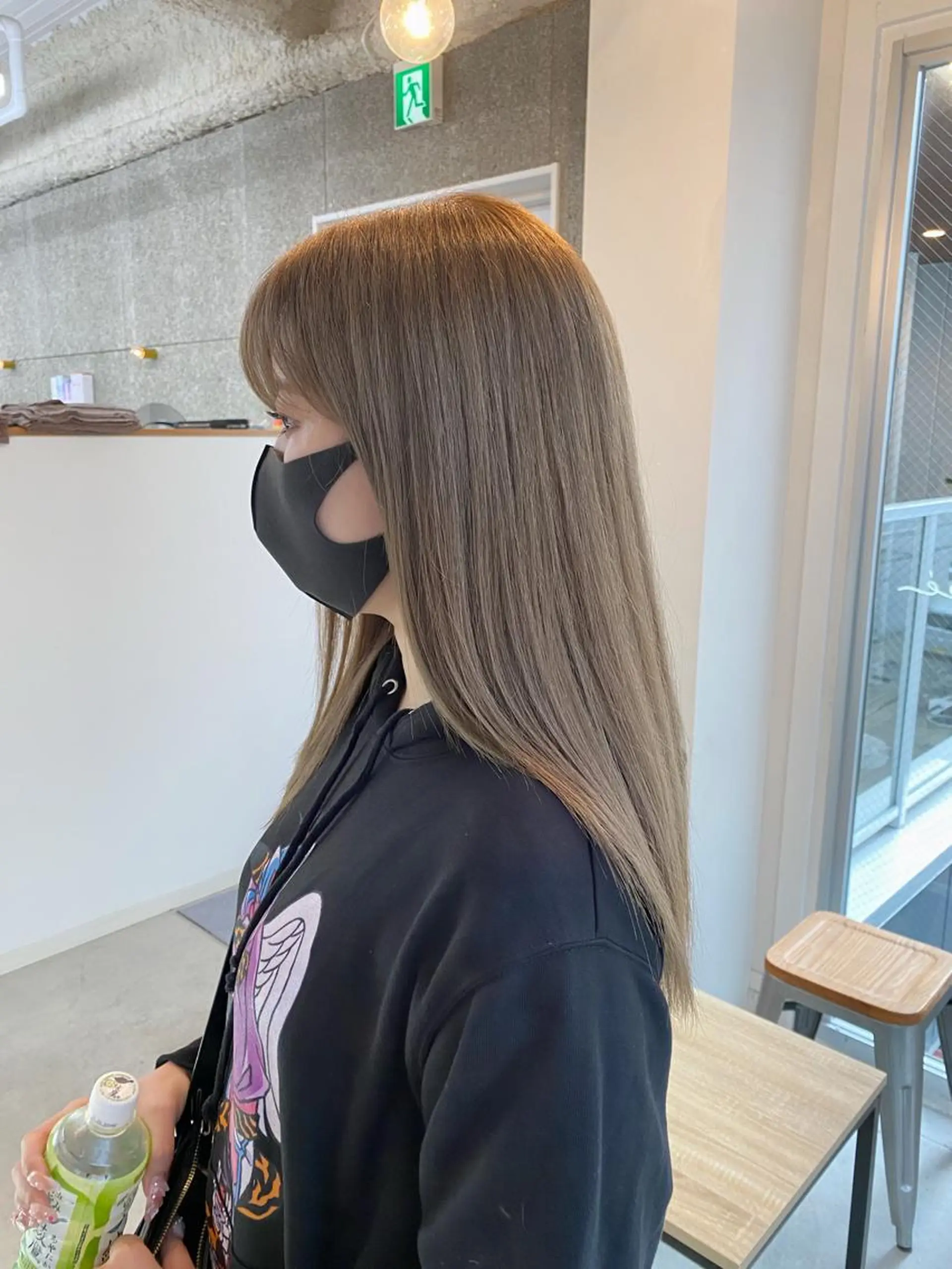 ロング カラー ブリーチ ヘアカラー 八谷 将平のヘアスタイル