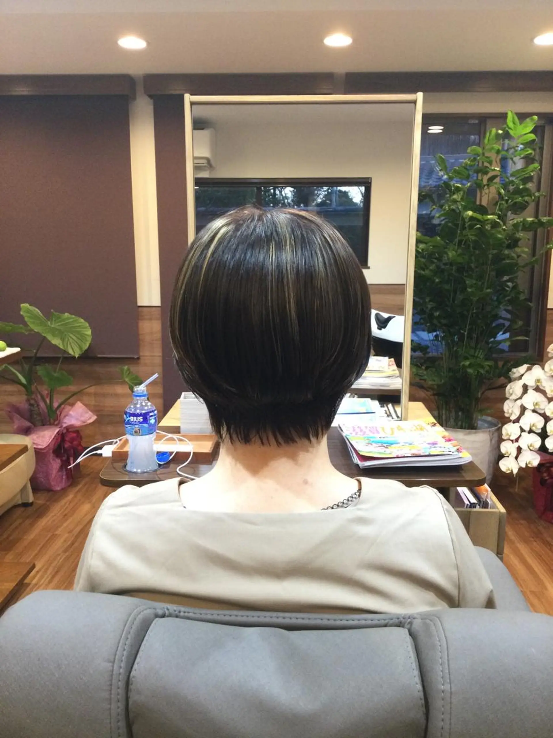 ショート カラー ハイライトカラー ハイライト ショートヘア Annon プライベートサロンのヘアスタイル