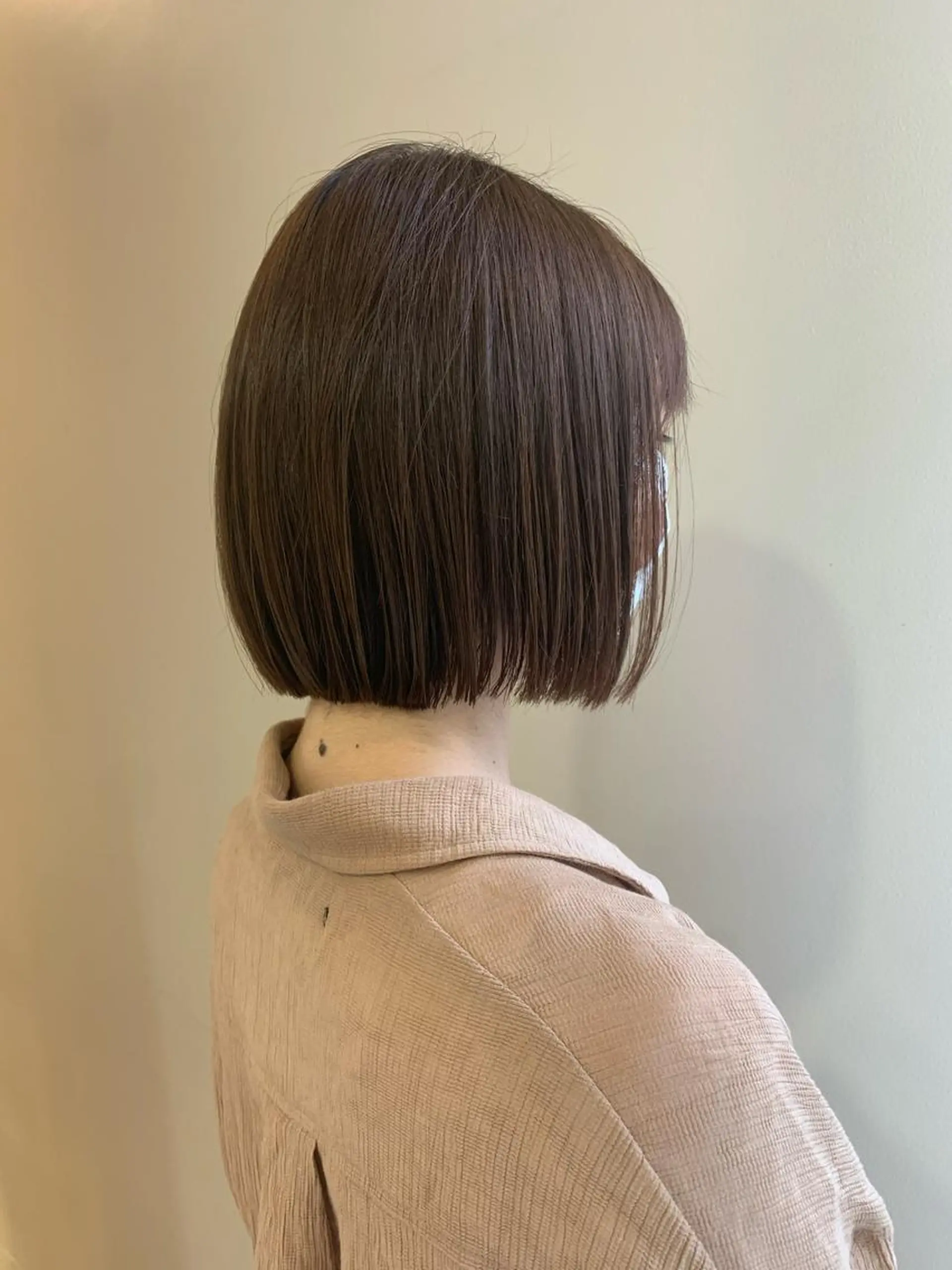 ショート カラー ベージュカラー ミルクティーベージュ ボブ カット ヘアカラー 顔まわりカット✄ ベージュカラー🧸のヘアスタイル