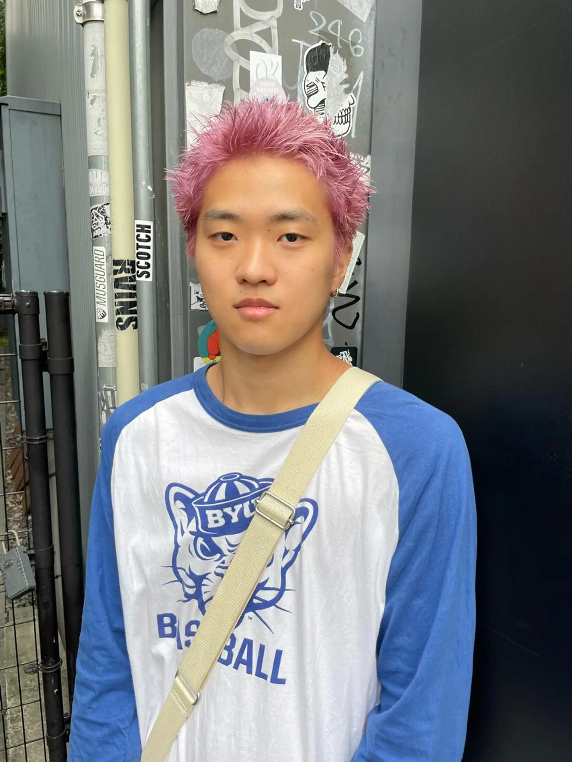 ショート カラー メンズ メンズバレイヤージュ メンズブリーチ センターパート フェードカット メンズハイライト カット ヘアカラー トリートメント スパイラルパーマ 🌐hina⭐️のヘアスタイル