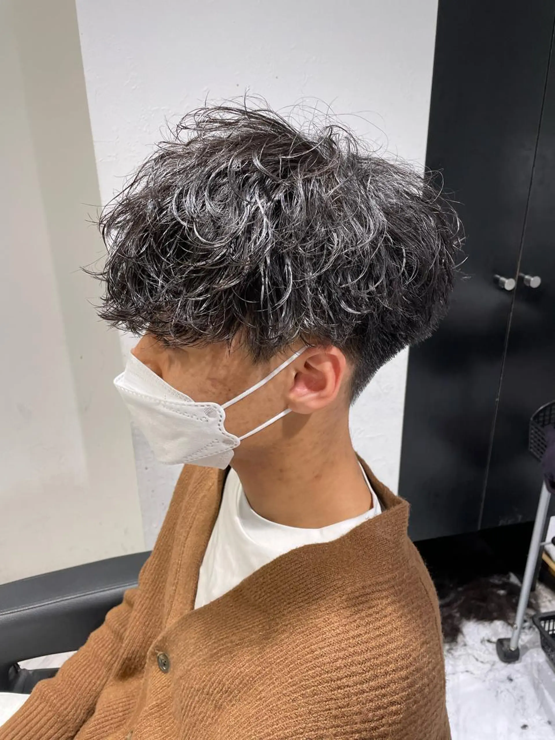 ショート パーマ ヘアアレンジ メンズ カット ヘアカラー トリートメント ヘッドスパ ヘアセット 艶カラー の達人のヘアスタイル