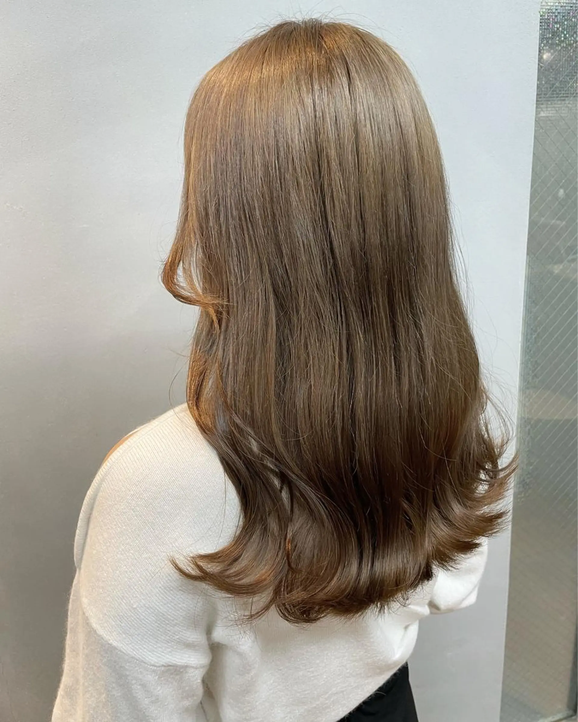 ミディアム カラー ブリーチ カット ヘアカラー 女性リピ90%🍨 🩷佐藤みずきのヘアスタイル