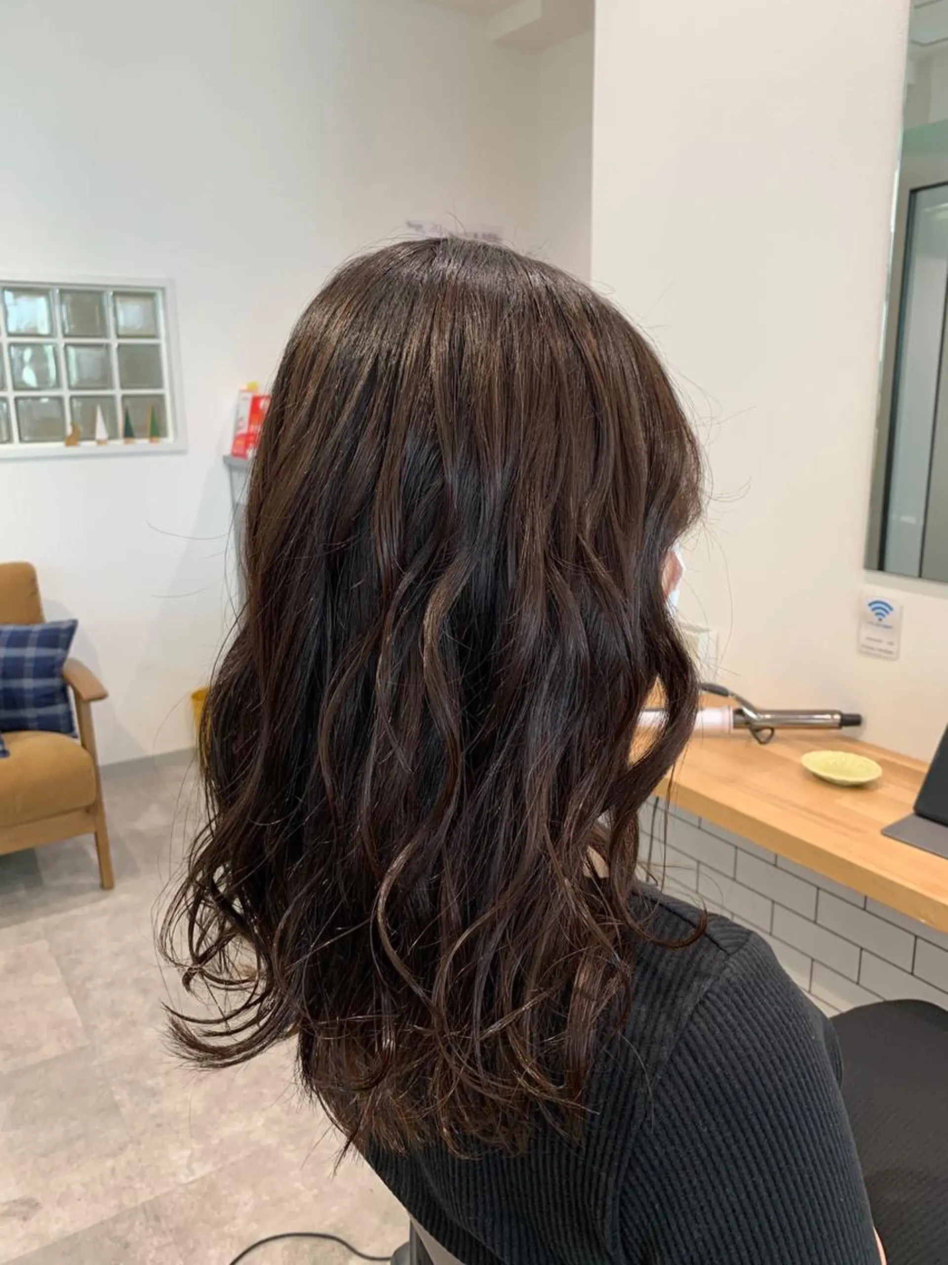 ミディアム カラー アッシュ バレイヤージュ ベージュカラー ブロンド ブルーカラー レイヤーカット/ 艶カラー/RYOMAのヘアスタイル