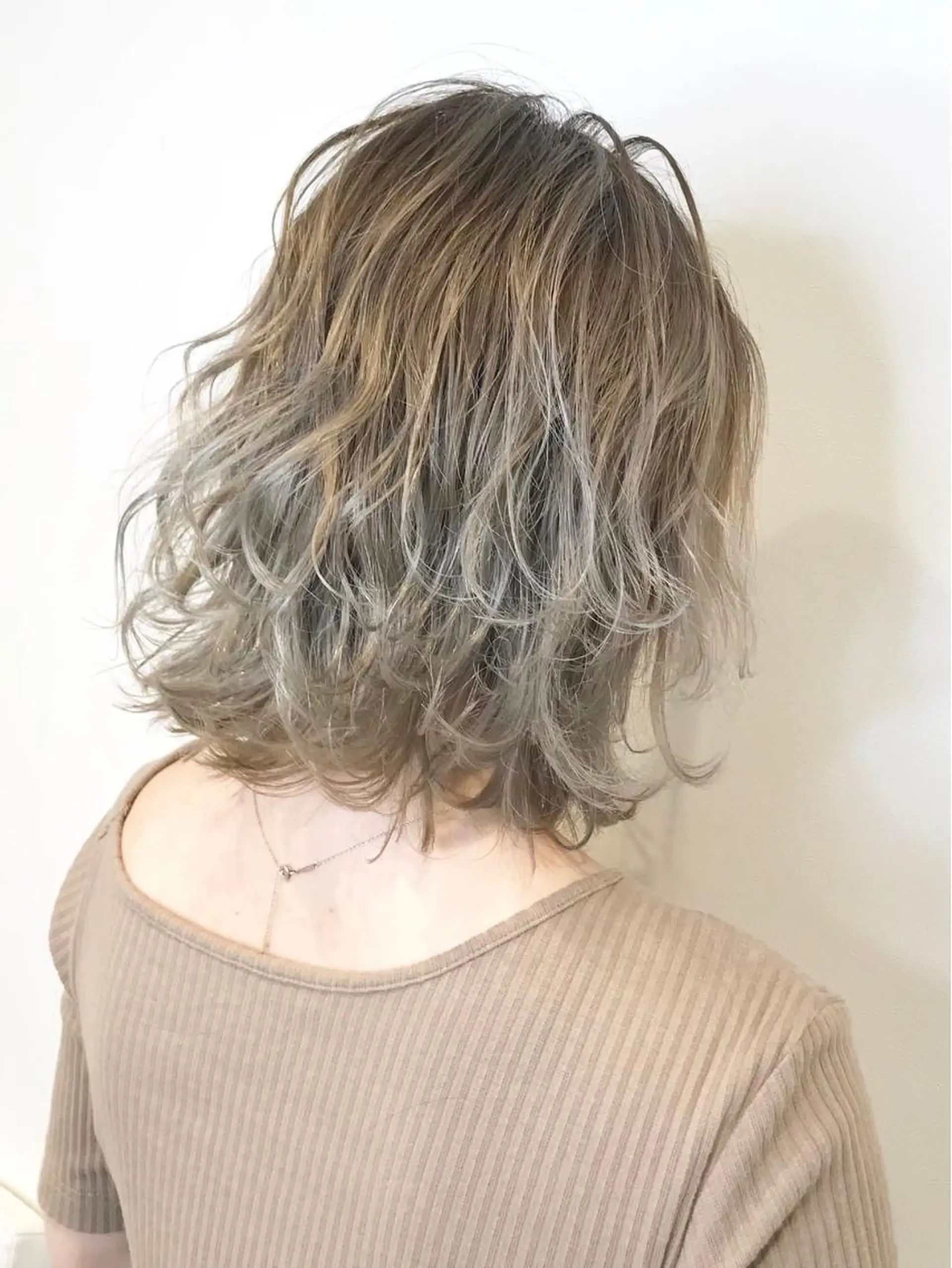 ショート カラー バレイヤージュ ブリーチ レイヤーカット ボブ・レイヤーカット 吉敷航一のヘアスタイル