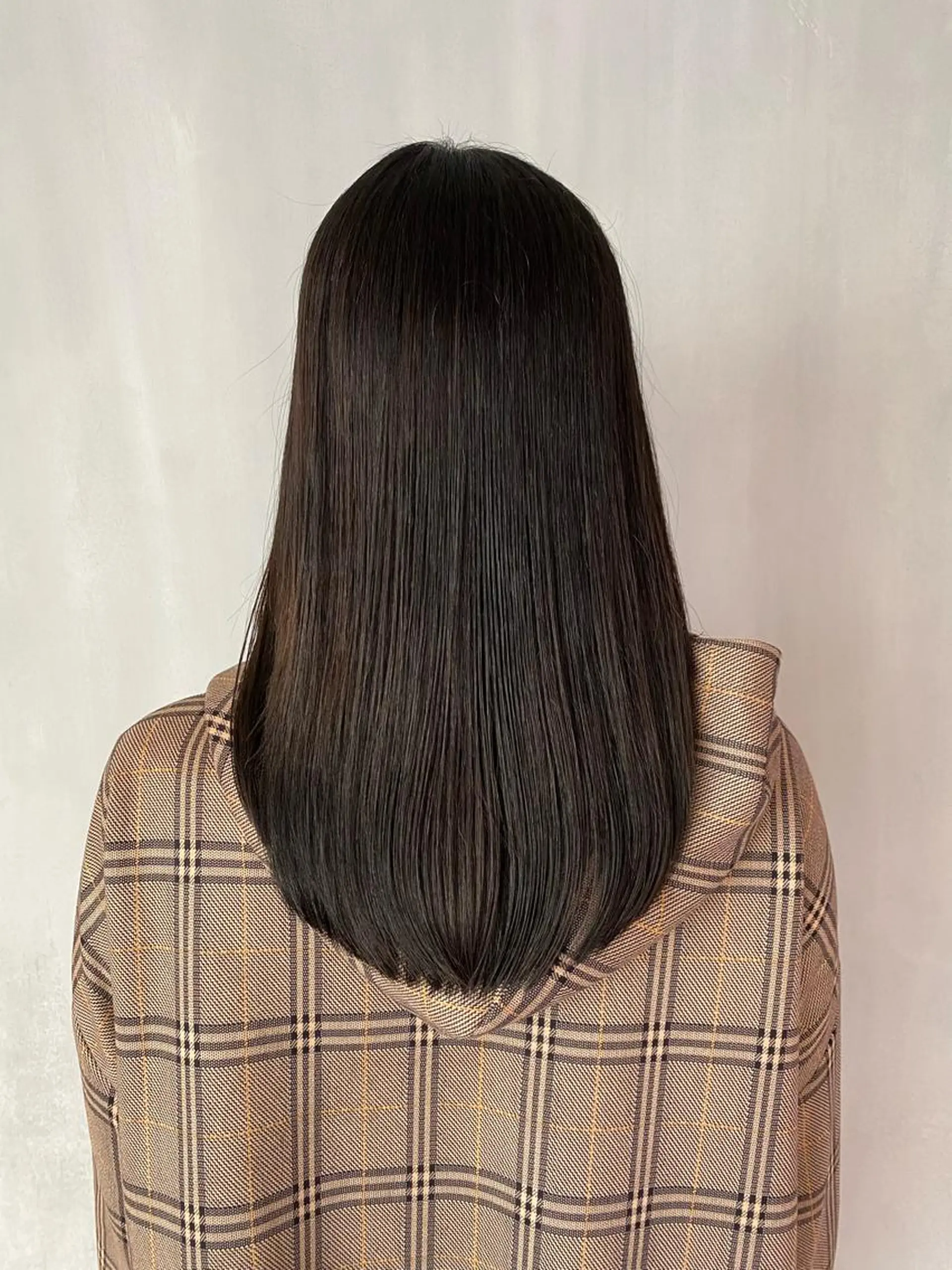 セミロング カラー 酸性ストレート カット 縮毛矯正 トリートメント オーストヘアージジ所属・TAI透明カラー 柔らかい縮毛矯正のヘアスタイル