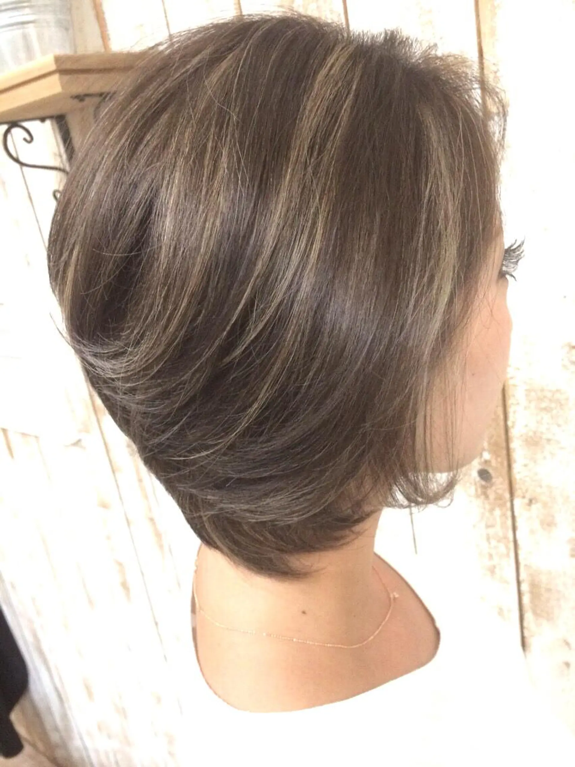 ショート カラー ベージュカラー 井上 一平のヘアスタイル