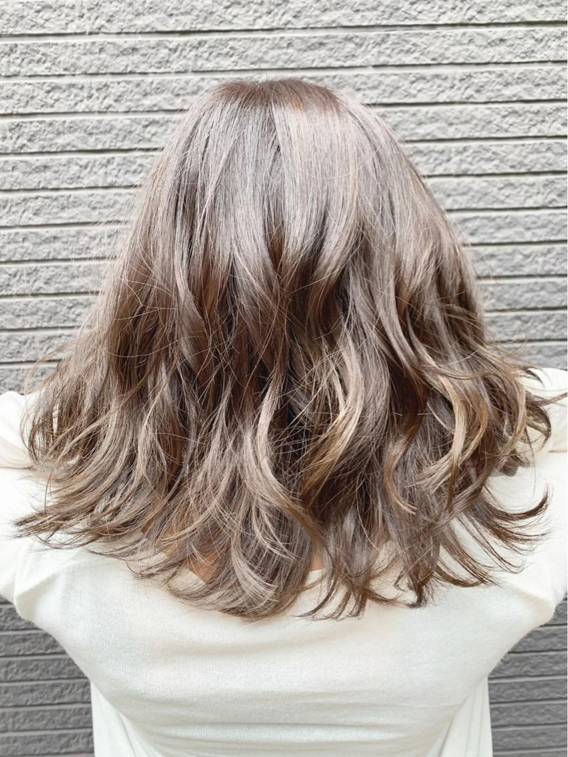 ミディアム ヘアカラー H所属・H (エイチ) 烏丸御池店のヘアスタイル