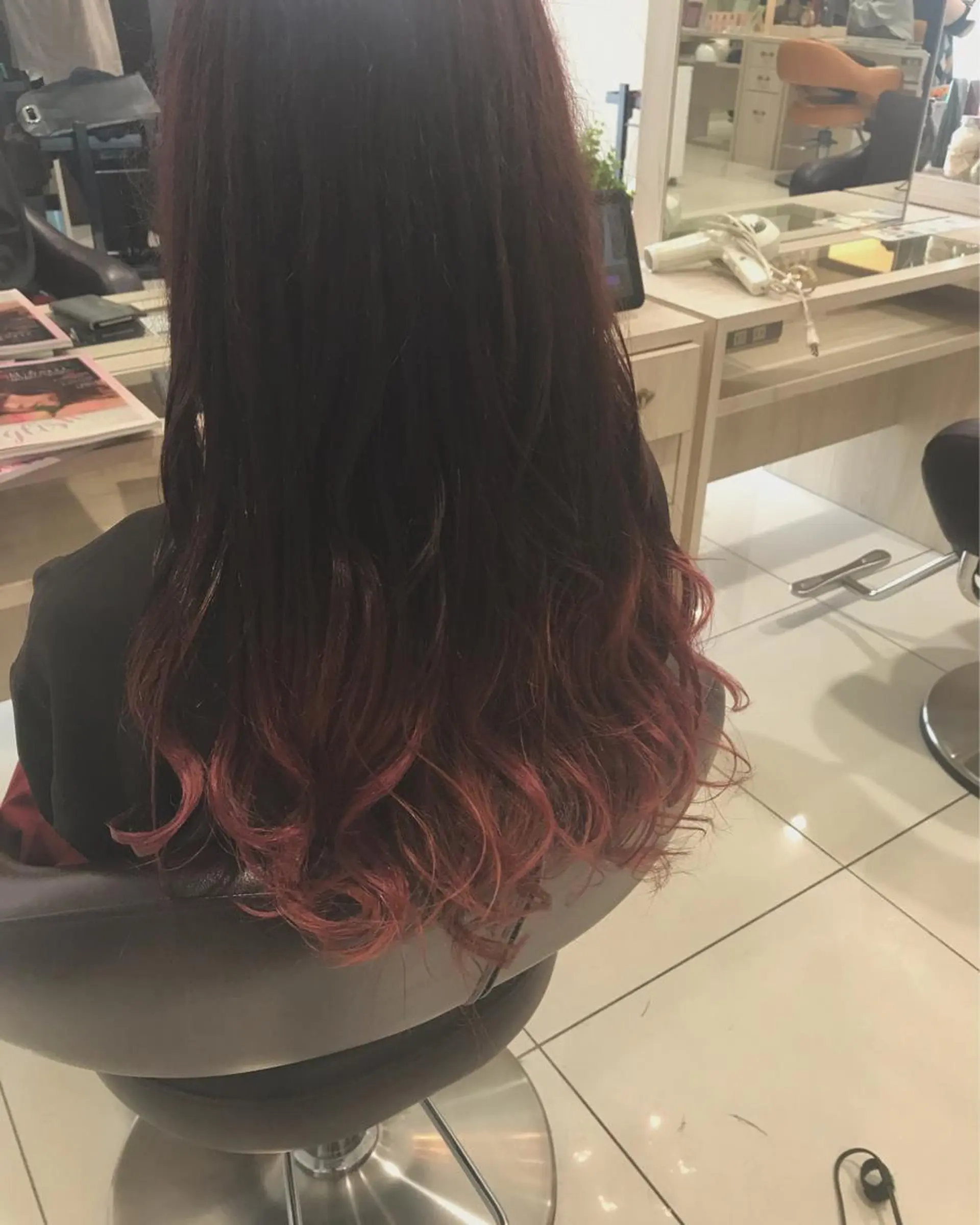 ロング カラー グラデーションカラー ピンクカラー ヘアカラー トリートメント 豊田 恭平のヘアスタイル