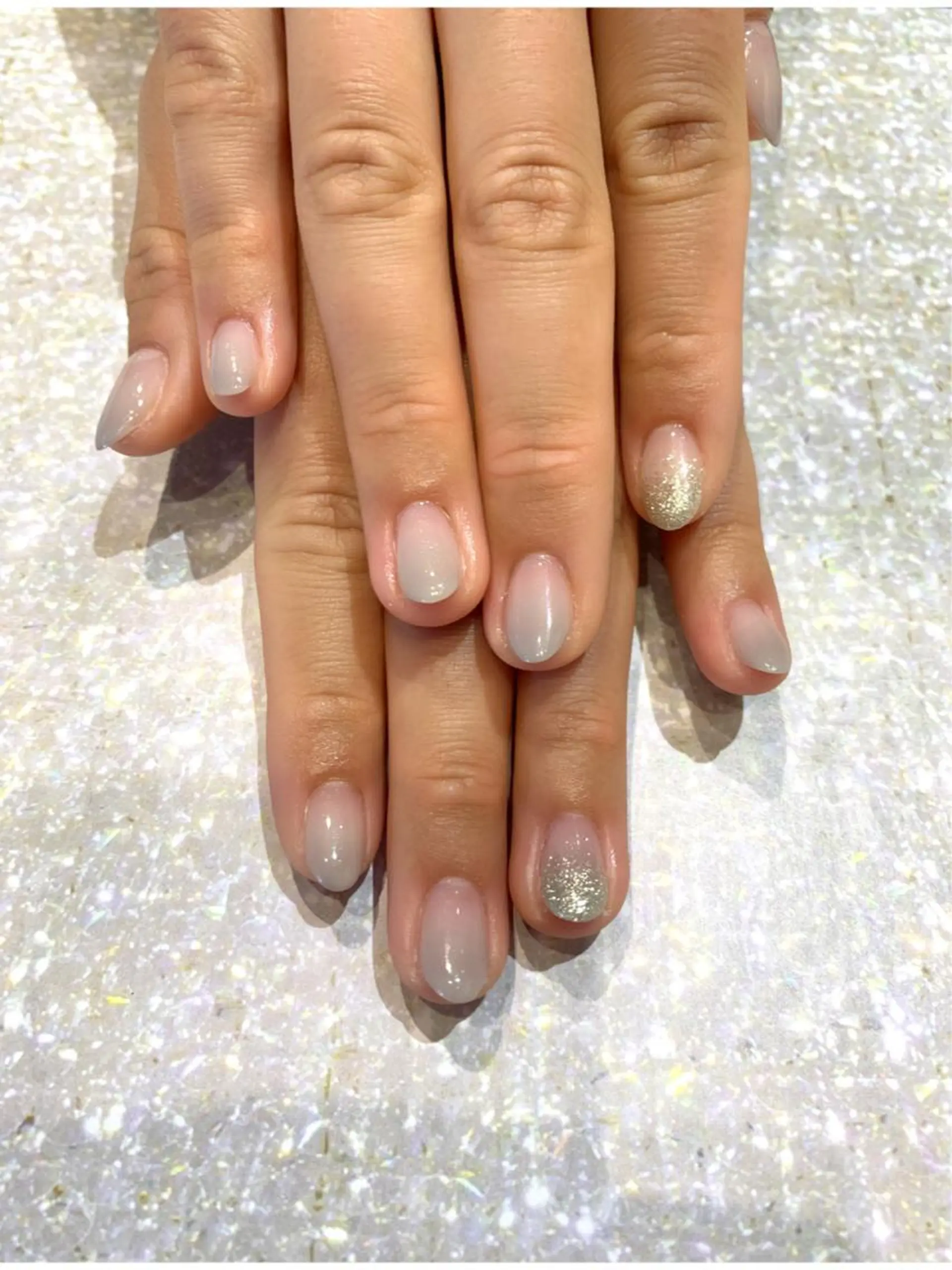 ネイル グラデーション ラメ(グリッター) ラメグラデーション シルバー 赤木 理紗のマツエク・マツパデザイン