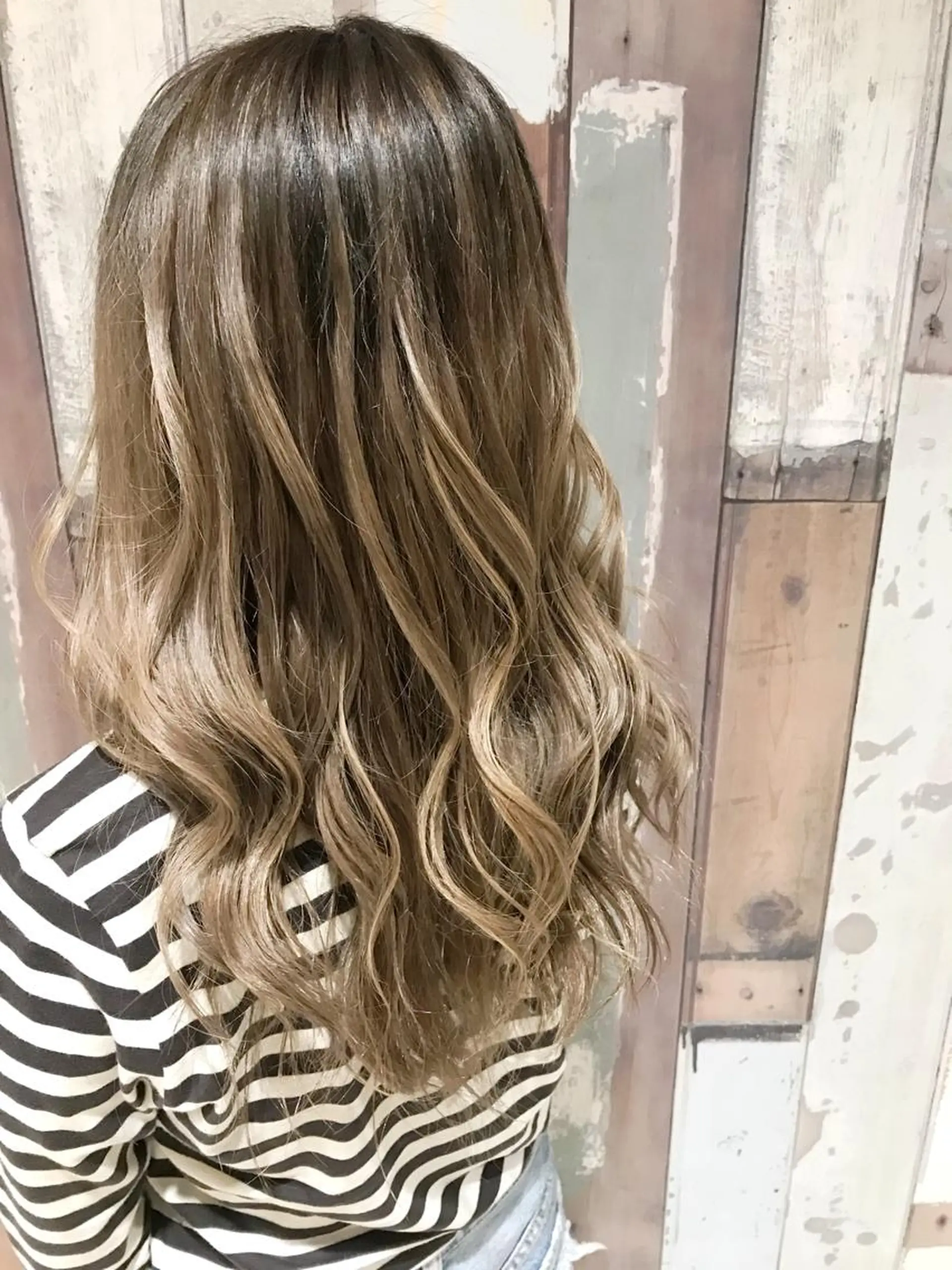 ミディアム カラー アッシュ カット ヘアカラー トリートメント 守屋 颯太のヘアスタイル