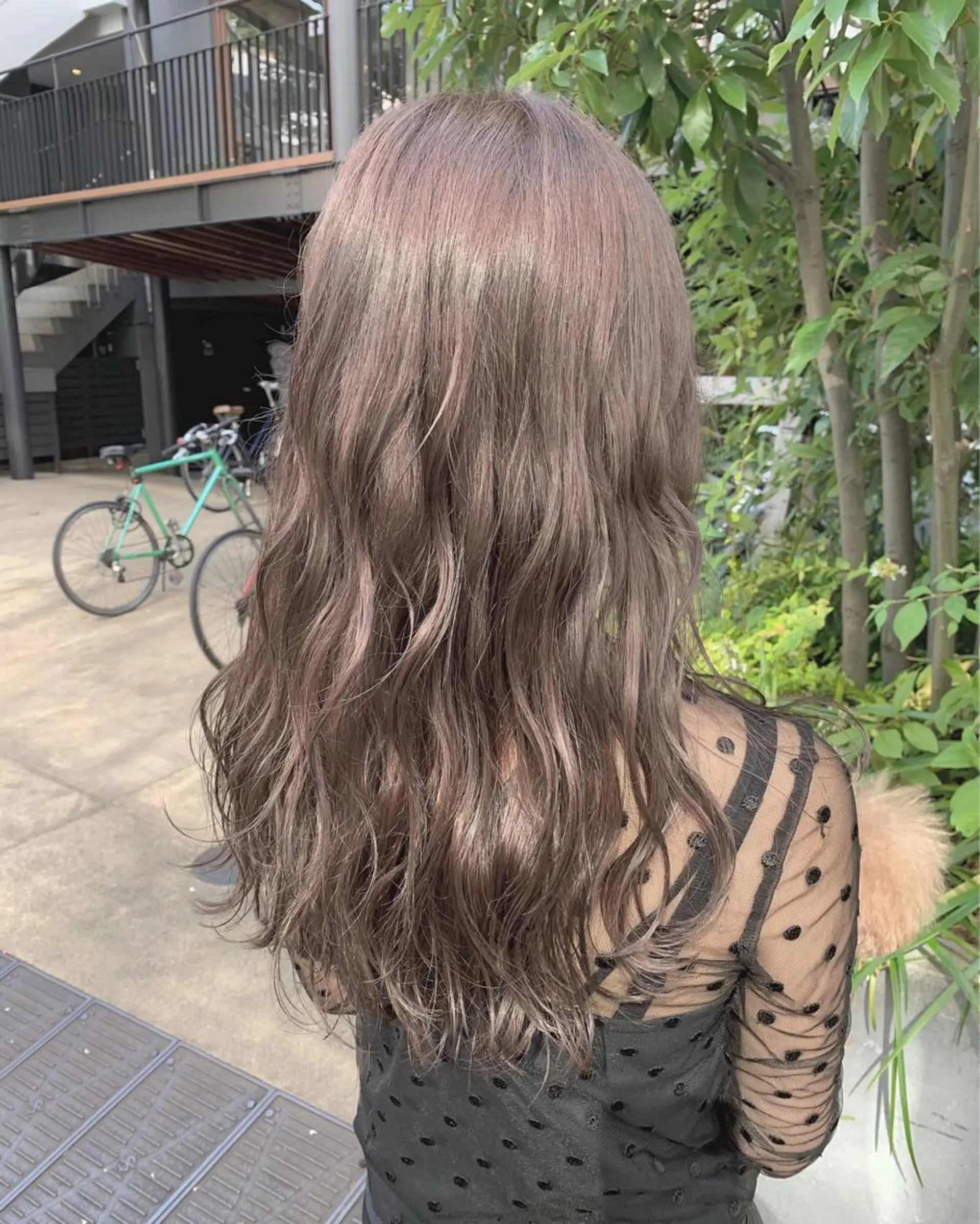 セミロング 外国人風カラー ハイライト 髪質改善 韓国風ヘア レイヤーカット ハリウッドブロウ LAID BACKの眉毛・アイブロウイメージ