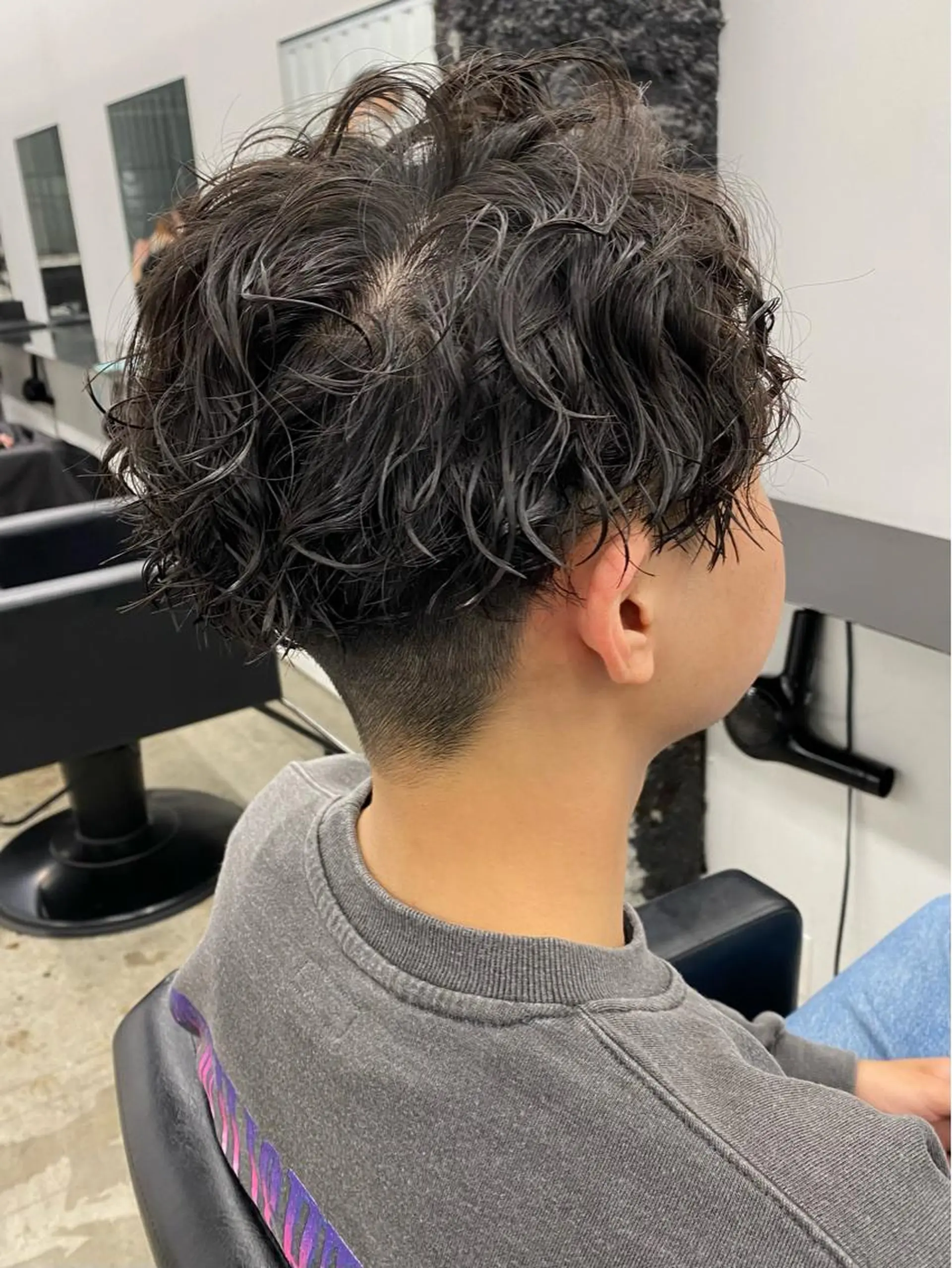 ショート パーマ メンズ メンズパーマ ツイストスパイラルパーマ スパイラルパーマ カット パーマ ［似合わせヘア］ ✂︎OGURO✂︎のヘアスタイル