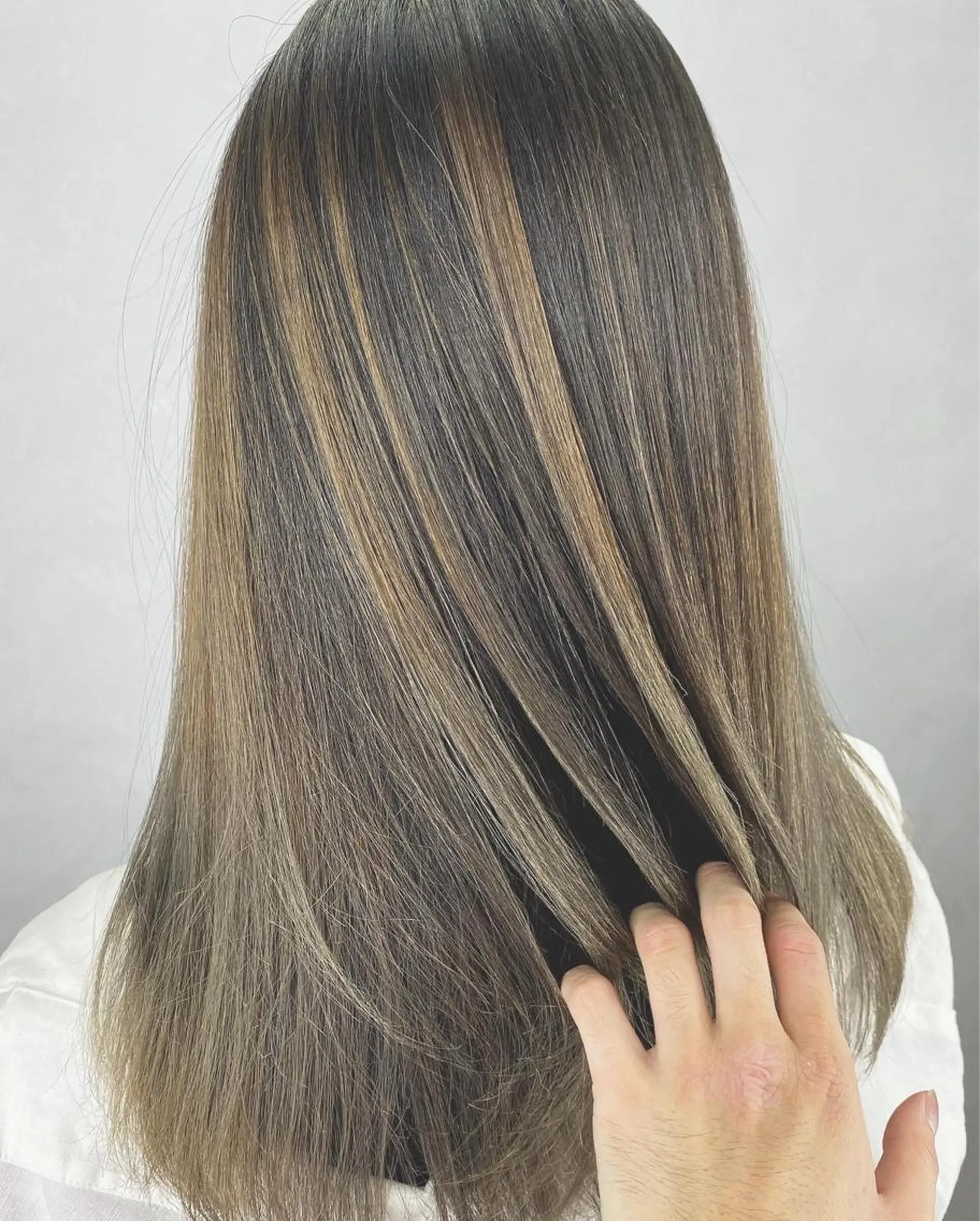 セミロング カラー La fith hair vail 梅田店【ラフィス　ヘアー　ヴェイル】所属・根津 友輔のヘアスタイル