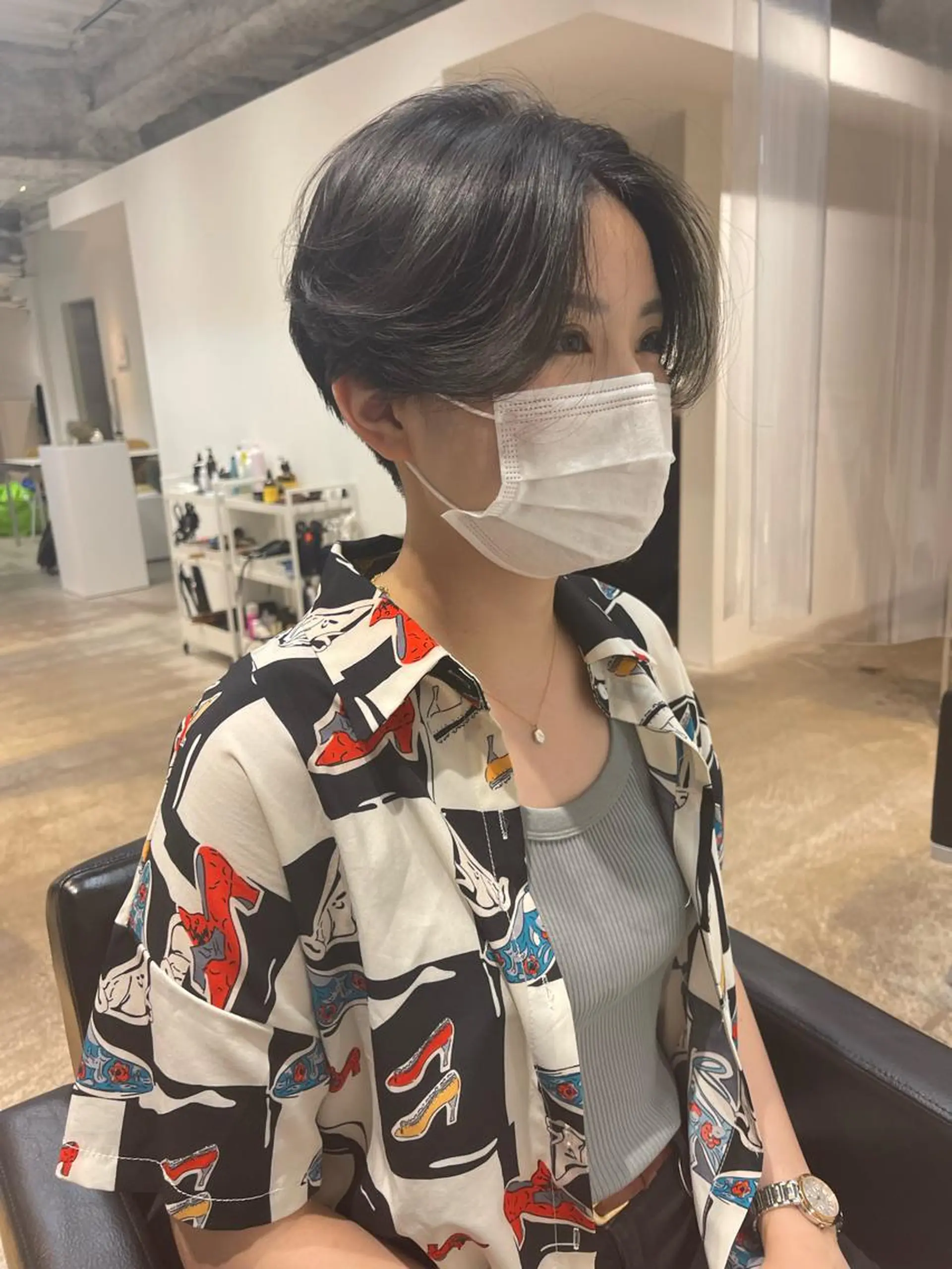 ショート oma　袮次金 鈴香のヘアスタイル