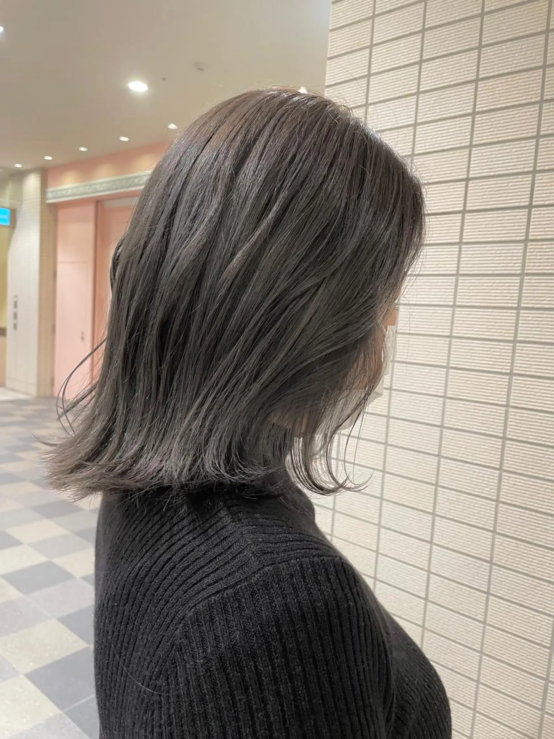 ミディアム アッシュ ヘアカラー KANA🌷 髪質改善のヘアスタイル