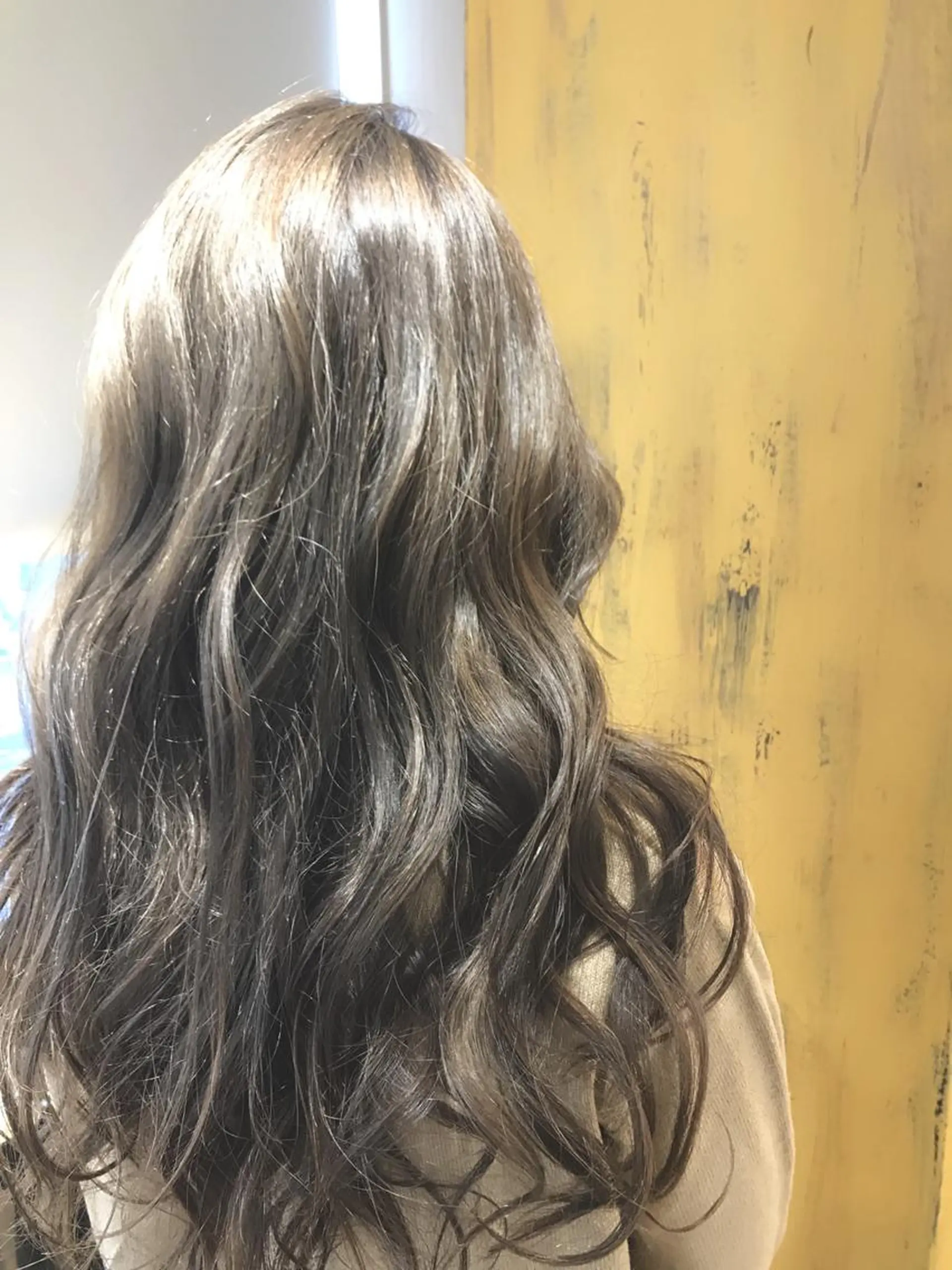 カラー 嶋村夏実🌼レイヤー 🌸白髪ぼかしのヘアスタイル