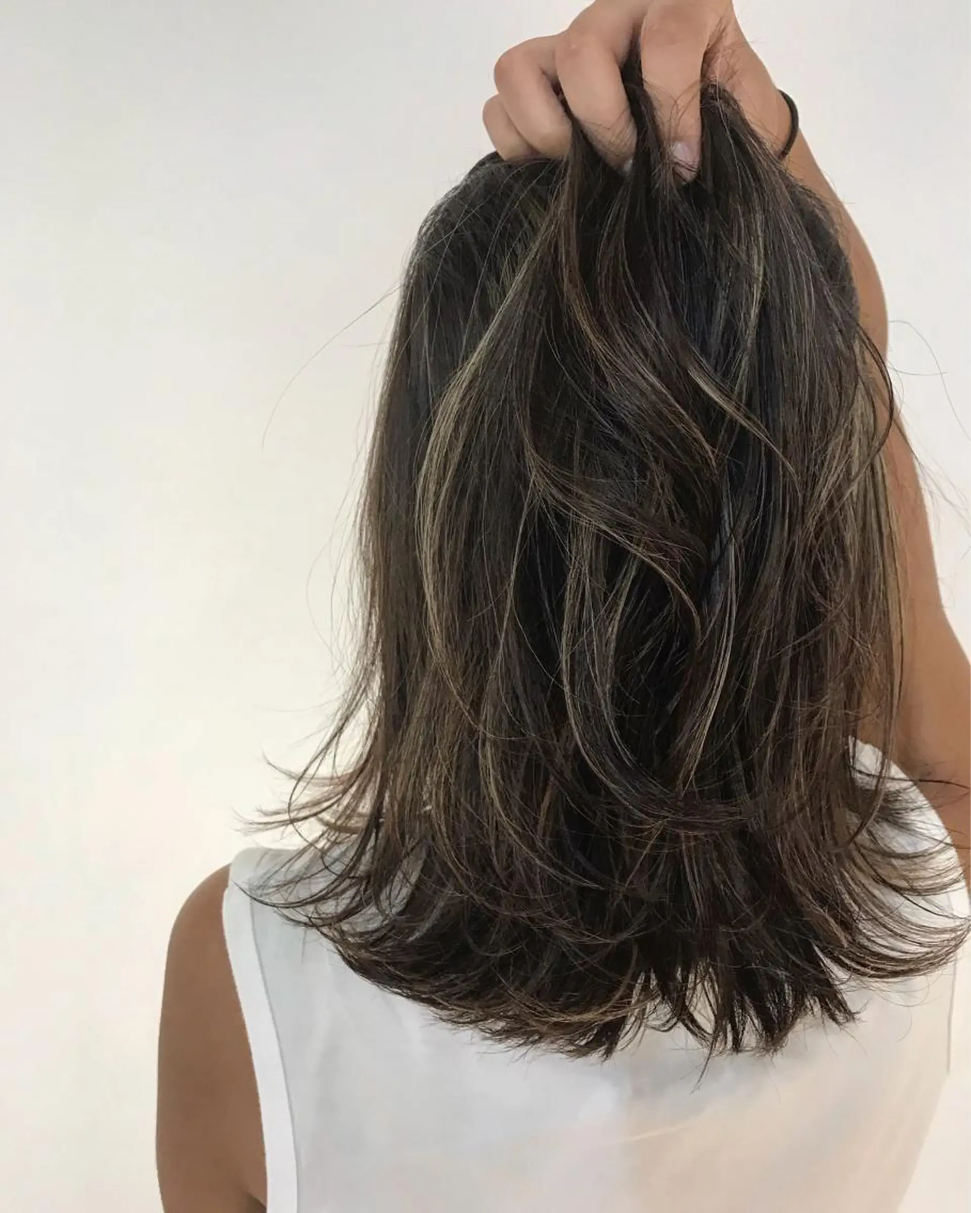 ミディアム カラー ハイライトカラー ハイライト grow恵比寿【グロウ】髪質改善/ハイライト/ブリーチ/レイヤーカット所属・奥野 貴史　代表　レイヤーのヘアスタイル